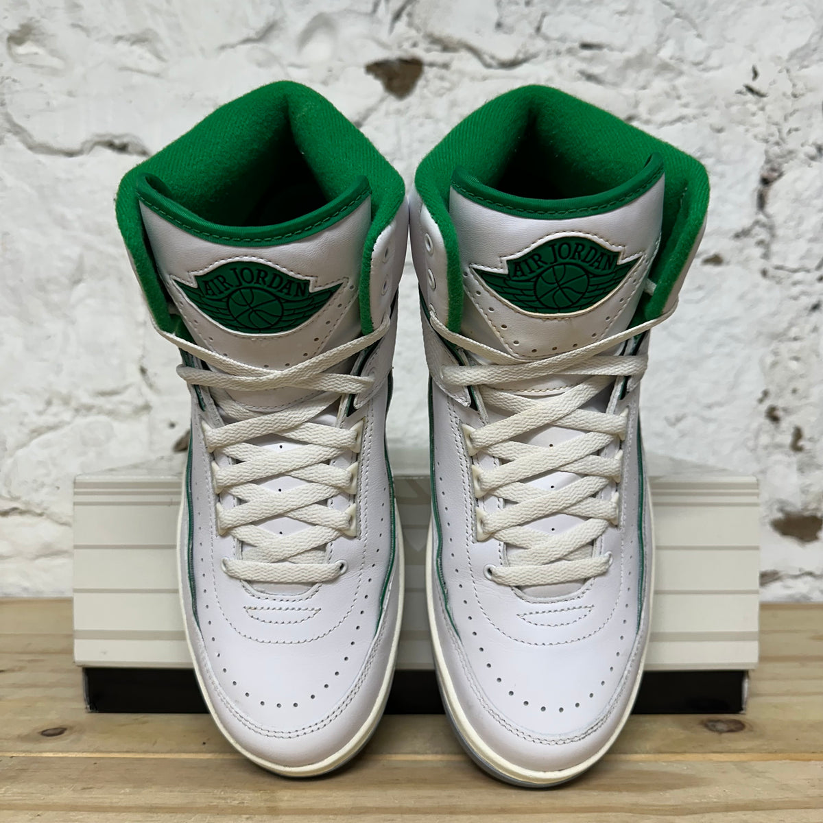 Air Jordan 2 Lucky Green Sz 9.5
