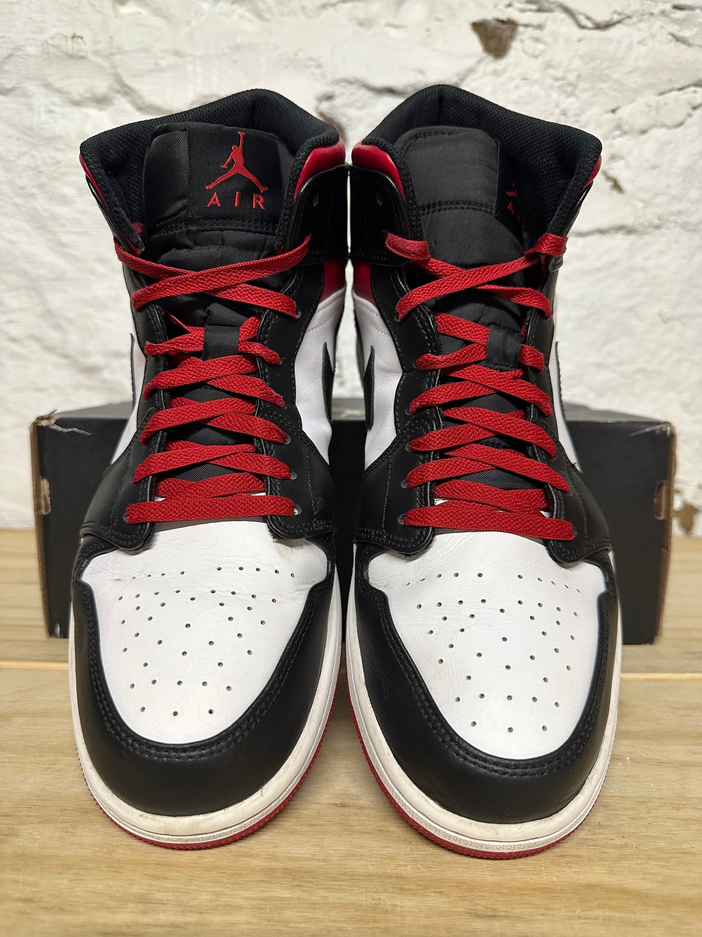 Air Jordan 1 Mid Gym Red Black Toe Sz 13