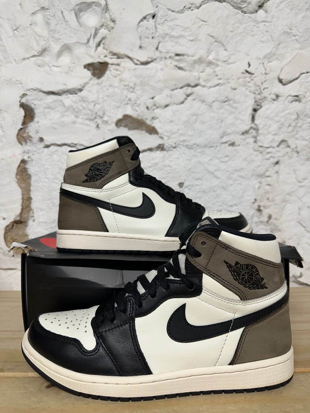 Air Jordan 1 High Mocha Sz 8