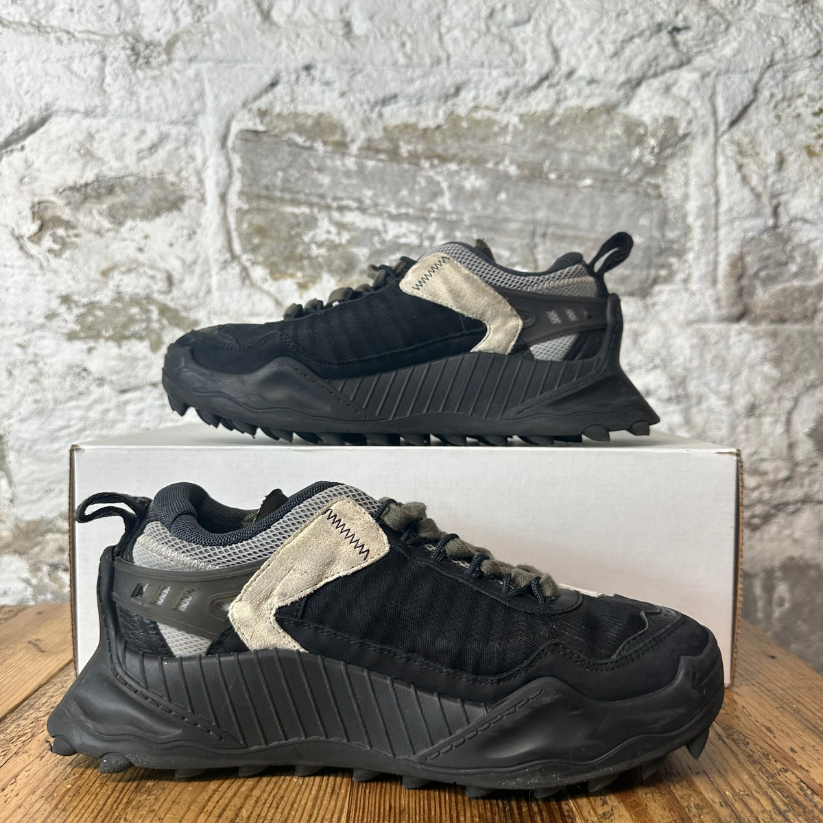 Off-White ODSY 1000 White Black Sneaker Sz 6.5 (39)