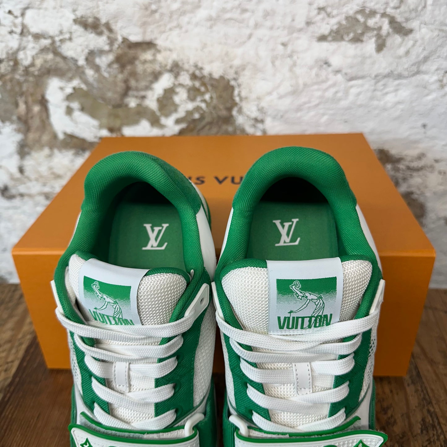 Louis Vuiton Green White Strap Trainer Sz 8.5 (7LV)