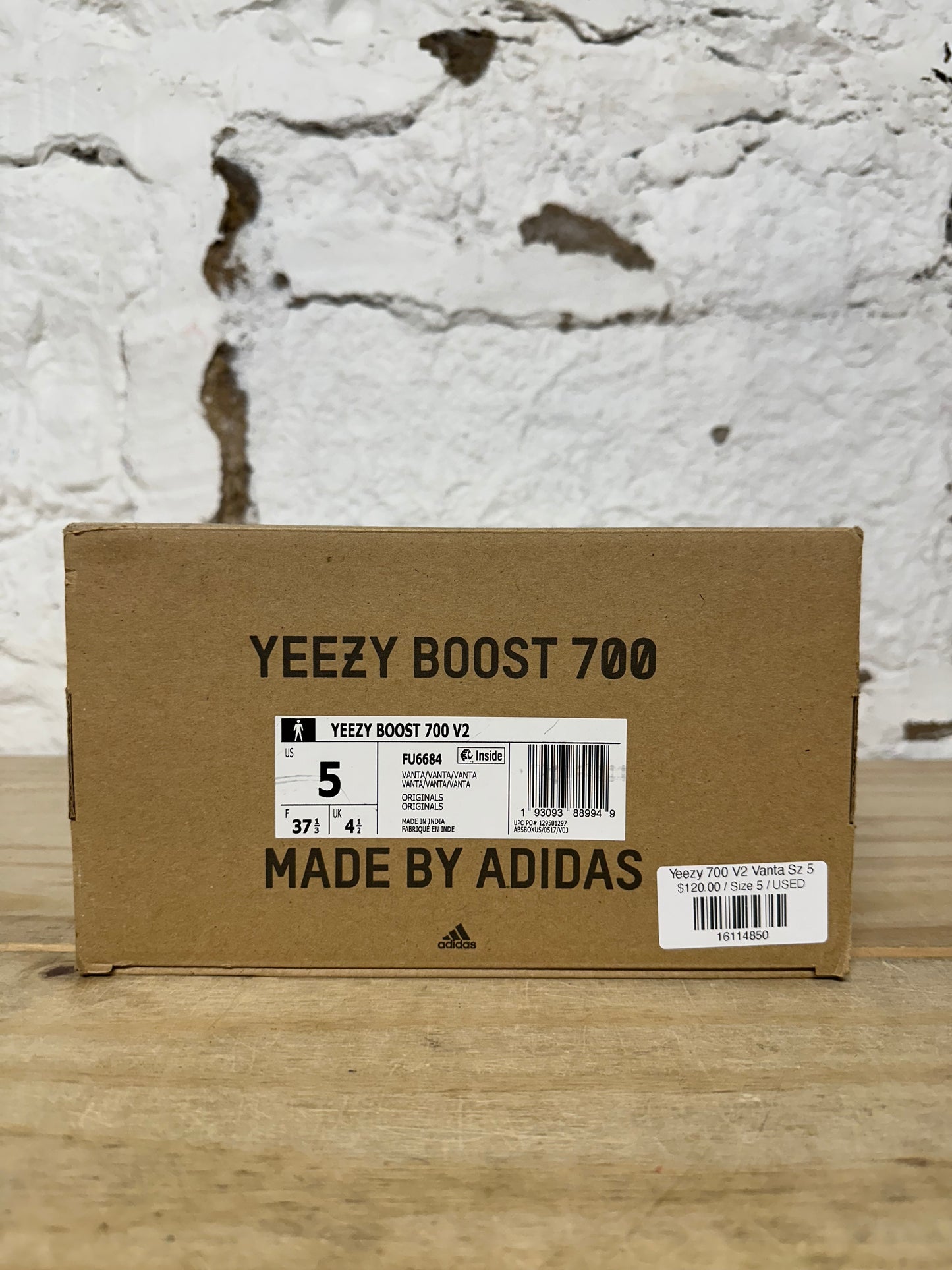 Yeezy 700 V2 Vanta Sz 5