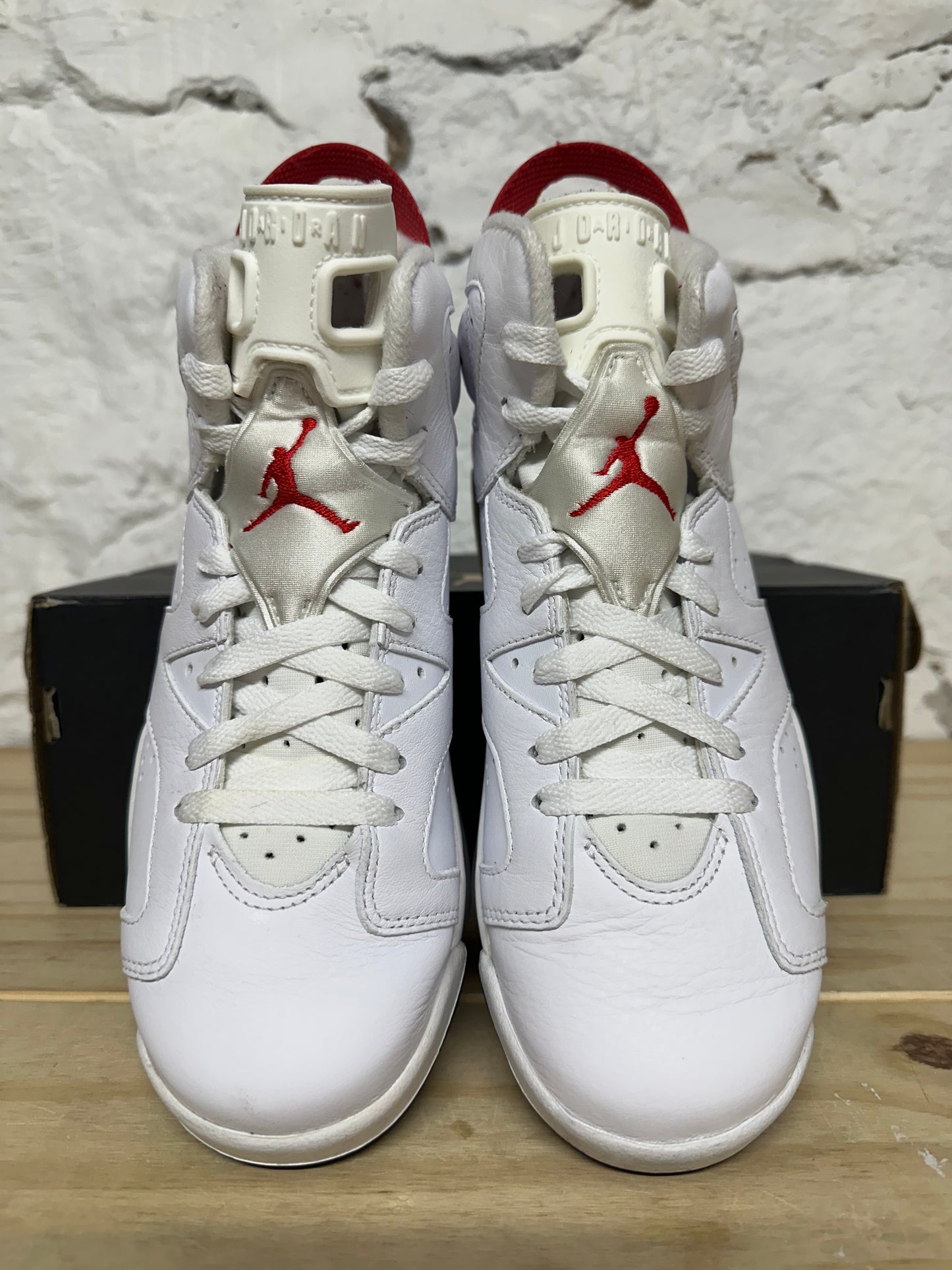 Air Jordan 6 Red Oreo Sz 6.5Y