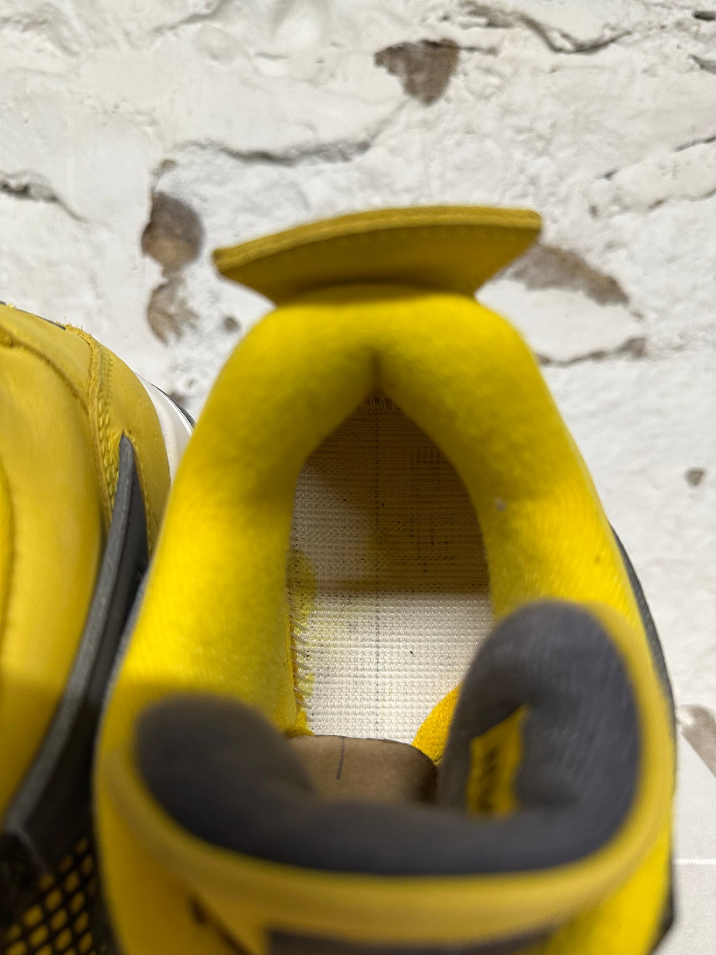 Air Jordan 4 Lightning Sz 9