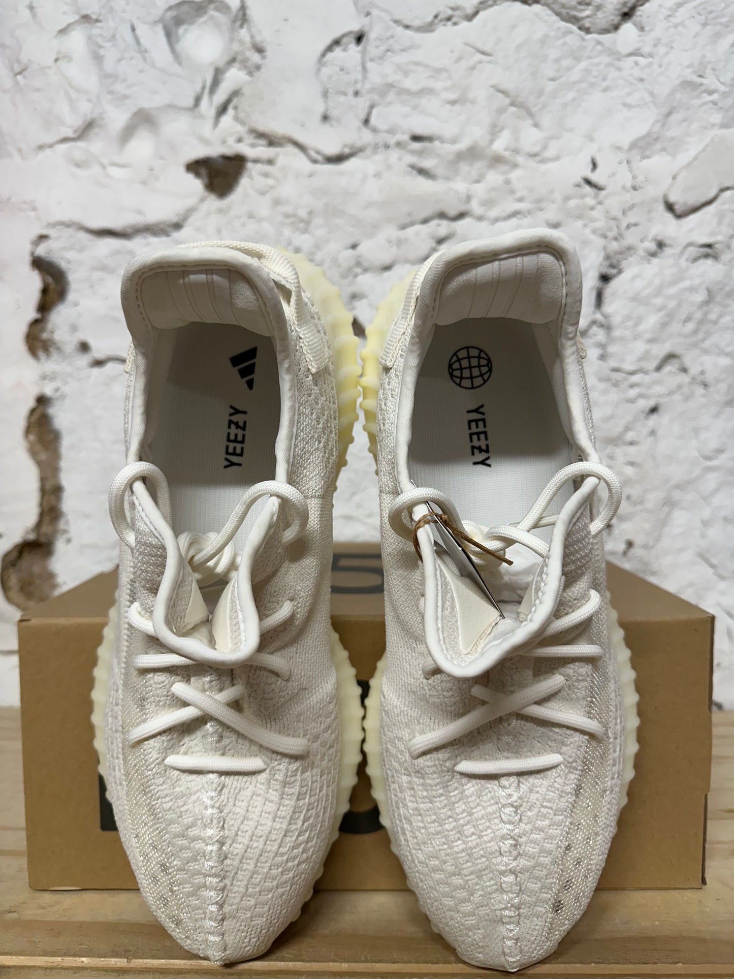 Yeezy 350 V2 Bone Sz 11 DS