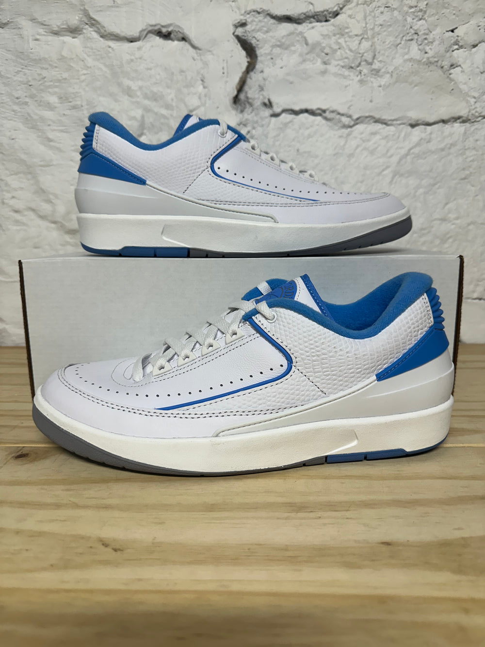 Air Jordan 2 Low UNC Sz 9.5 DS