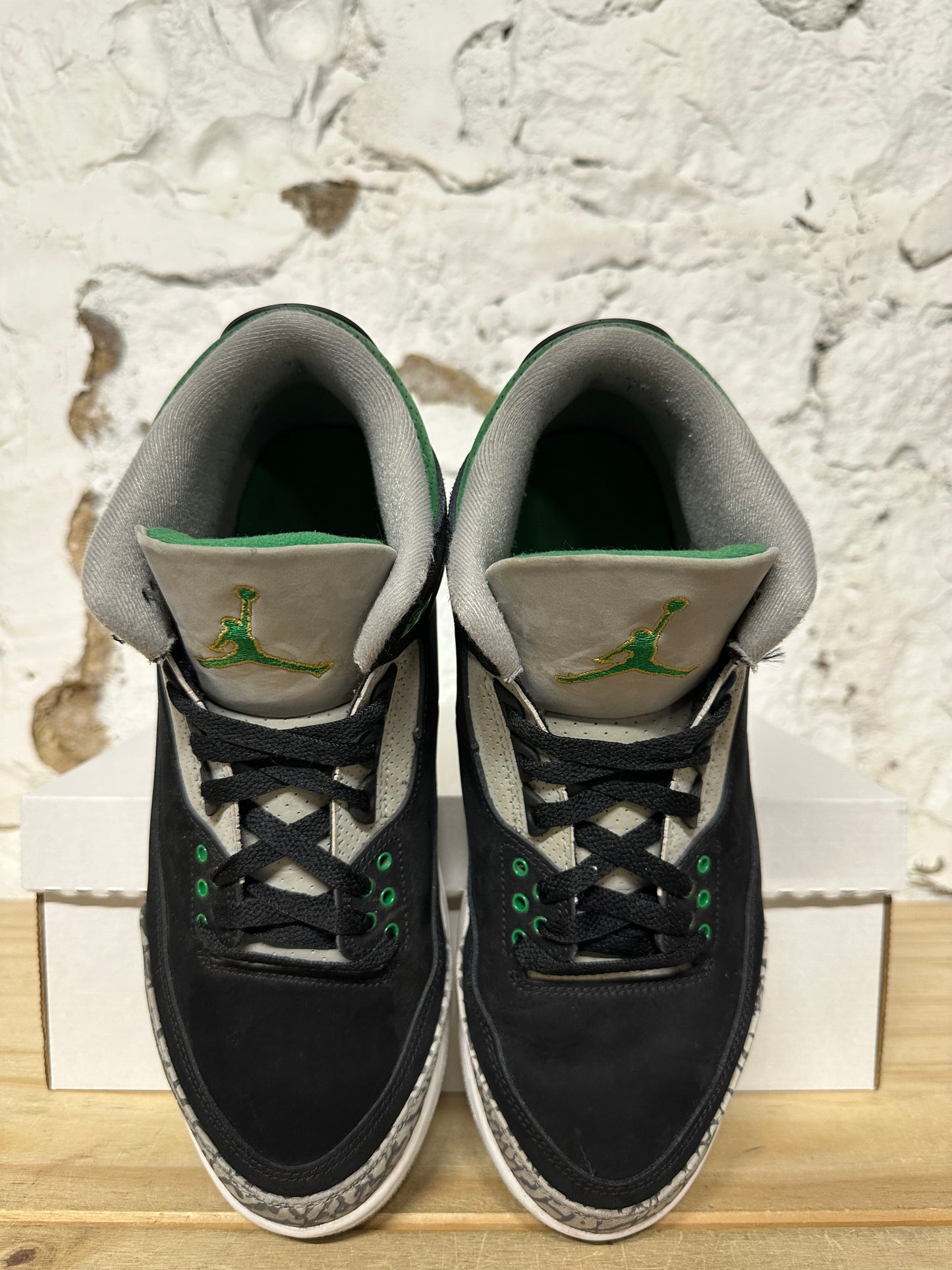Air Jordan 3 Pine Green Sz 10