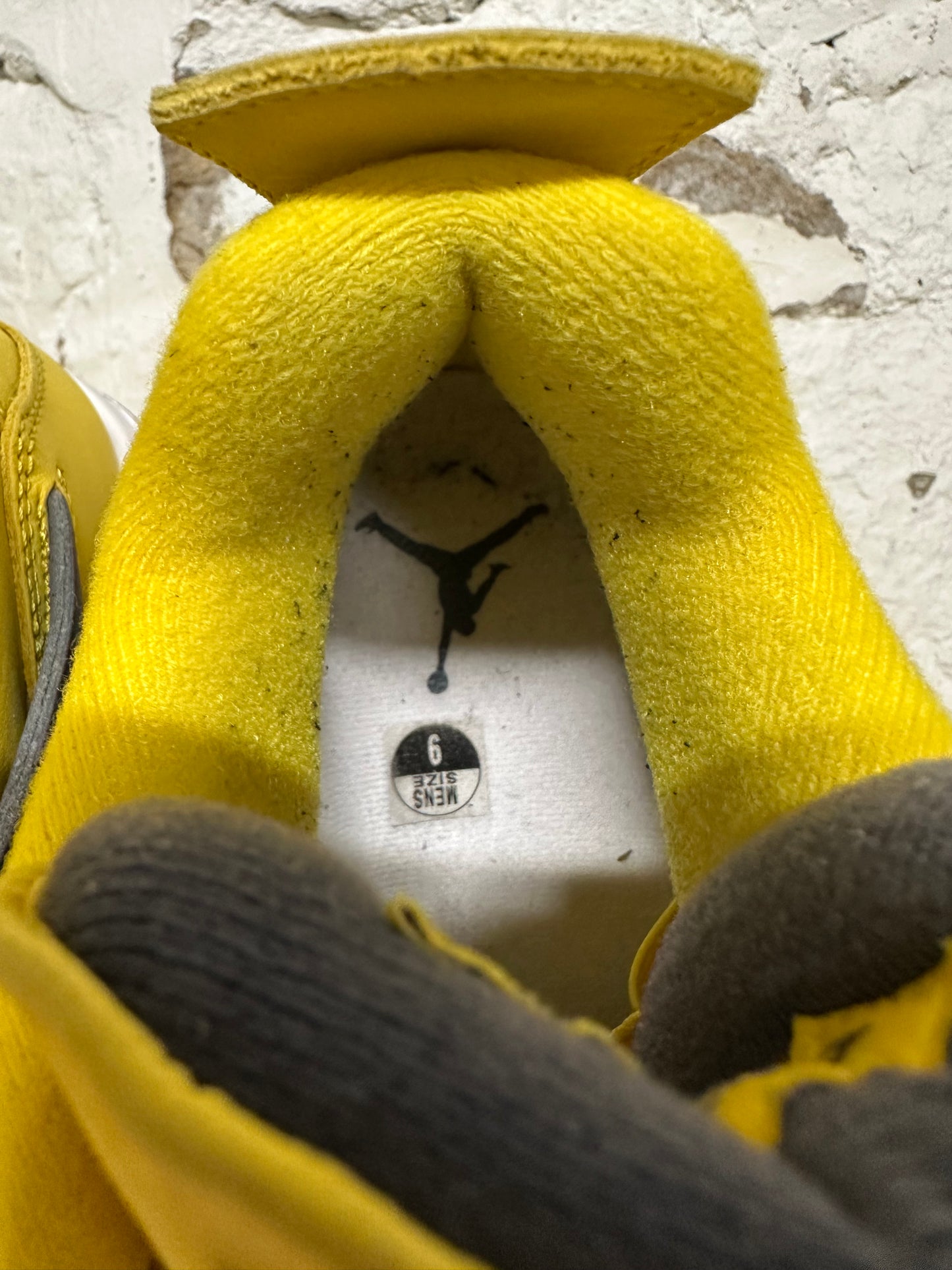 Air Jordan 4 Lightning Sz 9