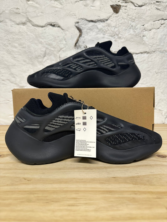 Yeezy 700 V3 Dark Glow Sz 11 DS
