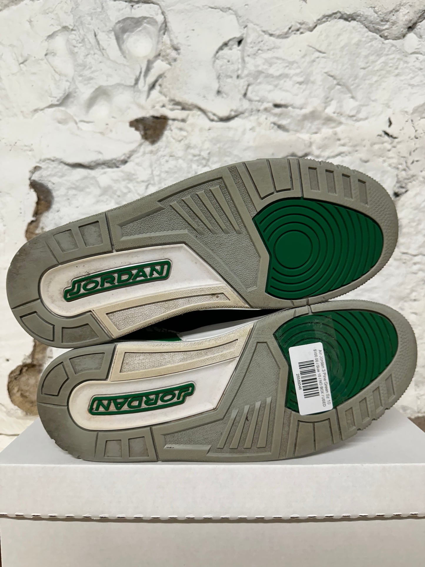 Air Jordan 3 Pine Green Sz 10