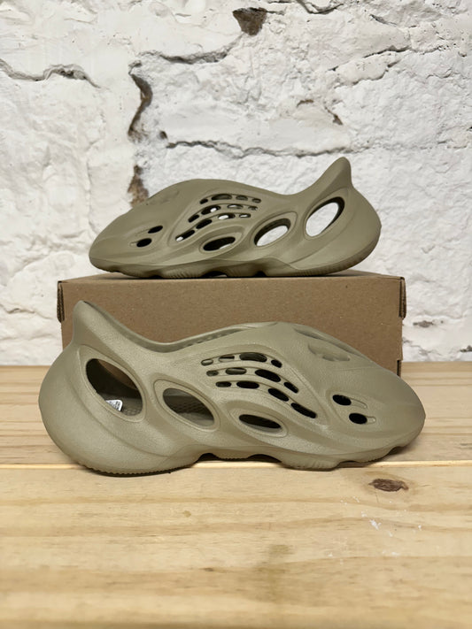 Yeezy Foam RNNR Stone Salt Sz 9 DS