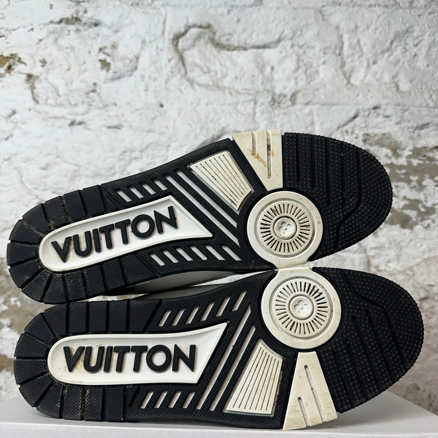 Louis Vuitton Black White Strap Trainer Sneaker Sz 10.5 (9LV)