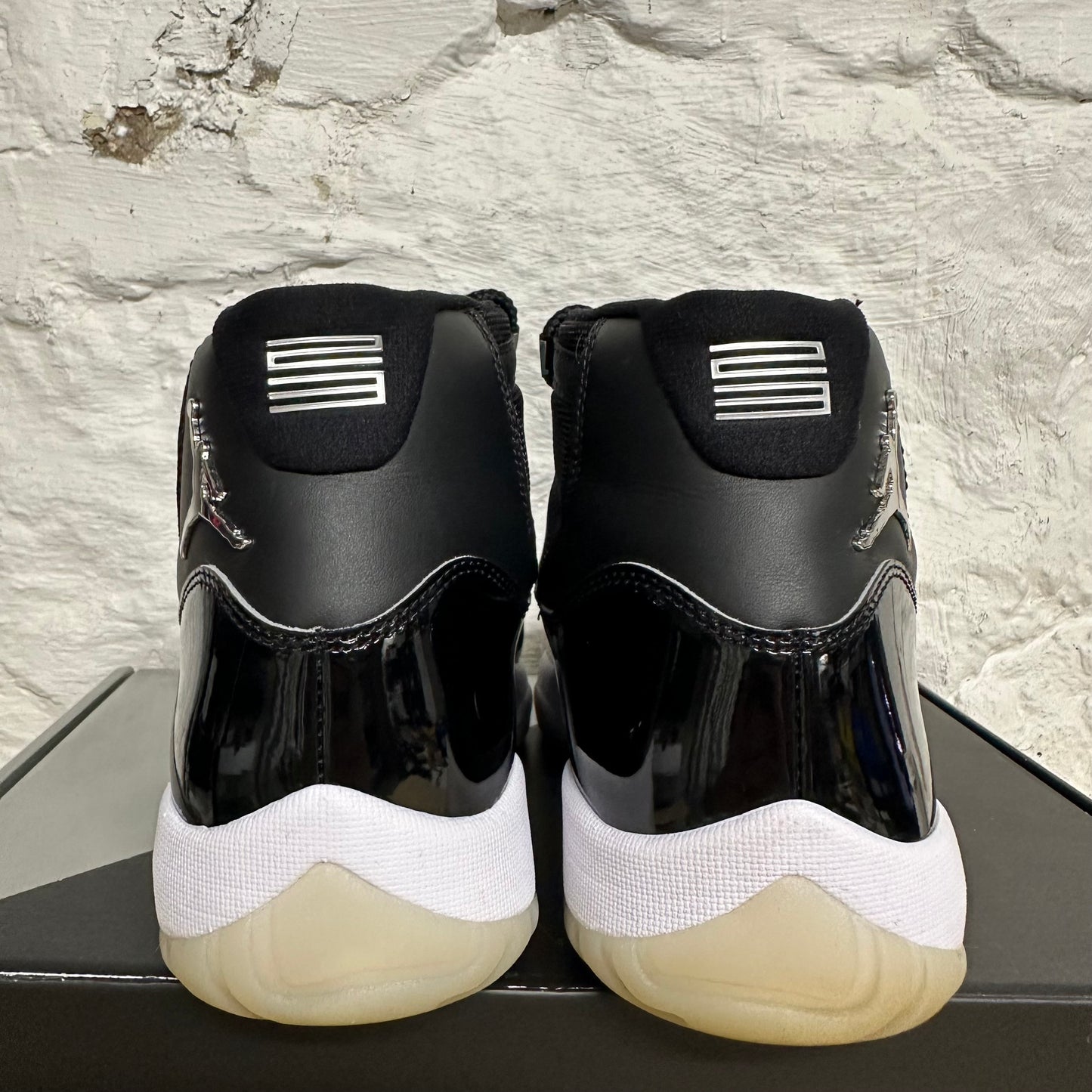 Air Jordan 11 High Jubilee Sz 9