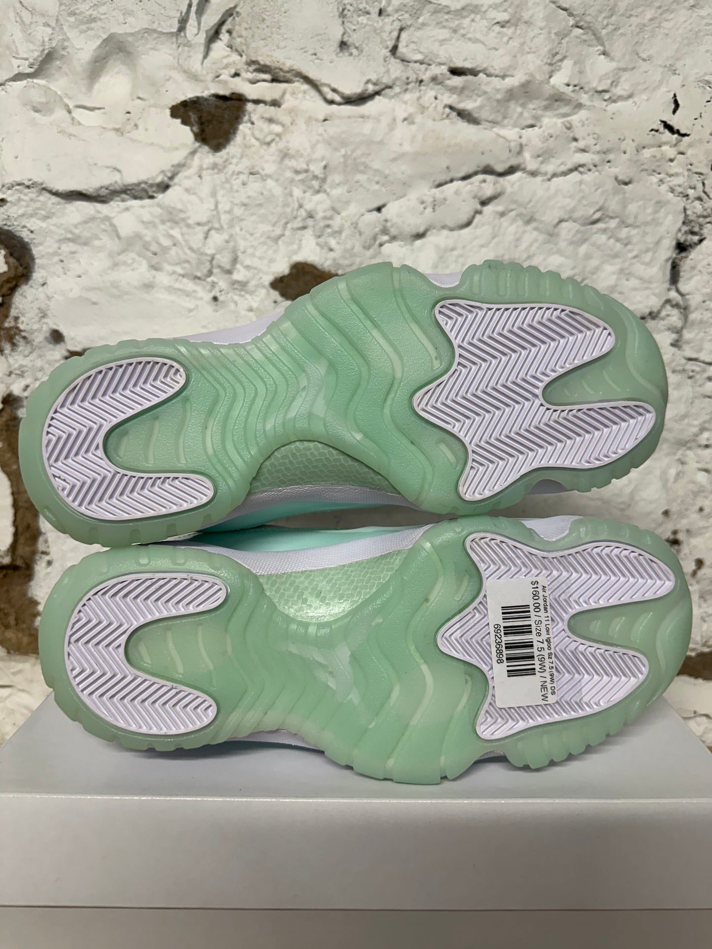 Air Jordan 11 Low Igloo Sz 7.5 (9W) DS