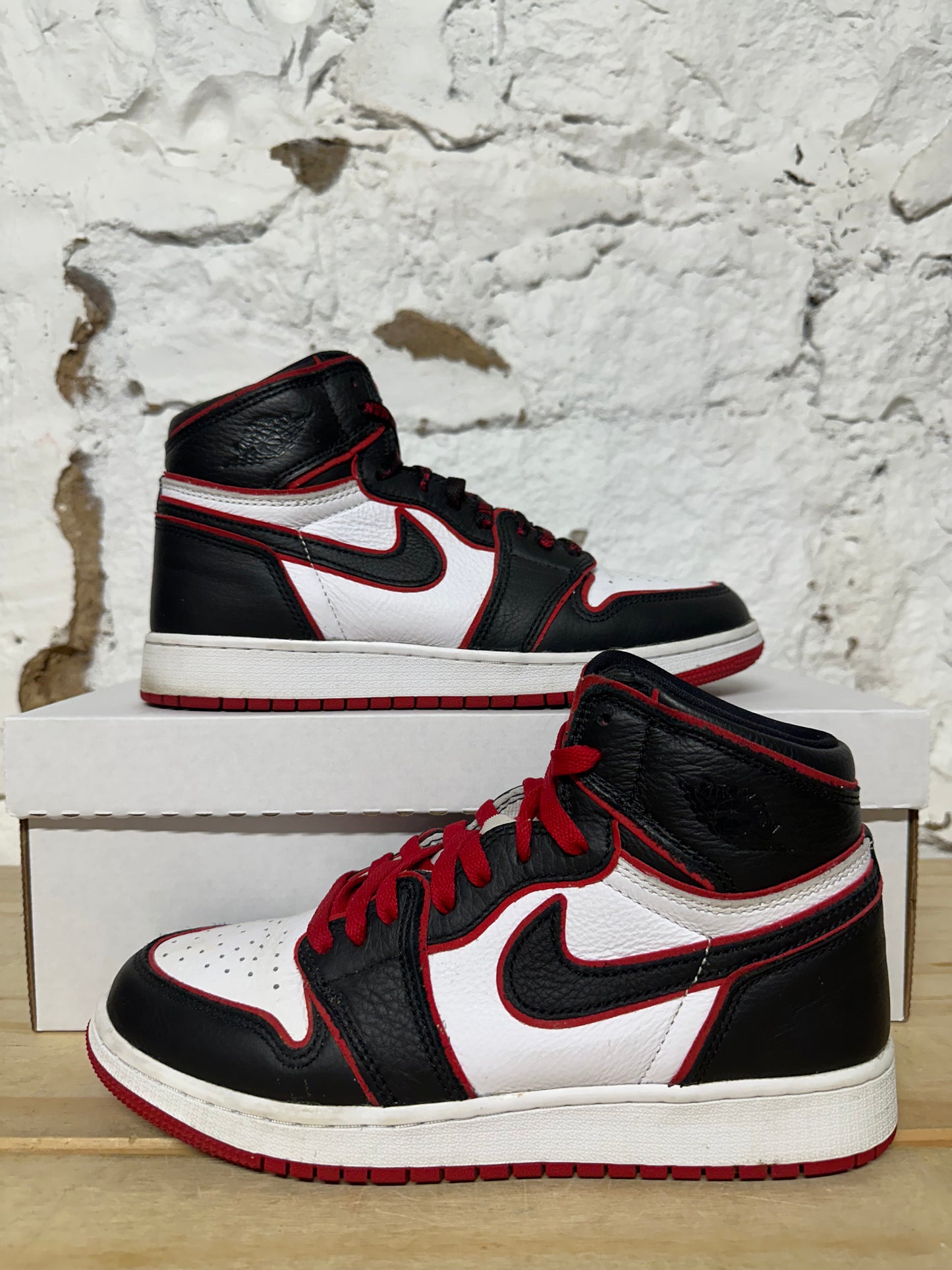 Air Jordan 1 High Bloodline Sz 6.5Y