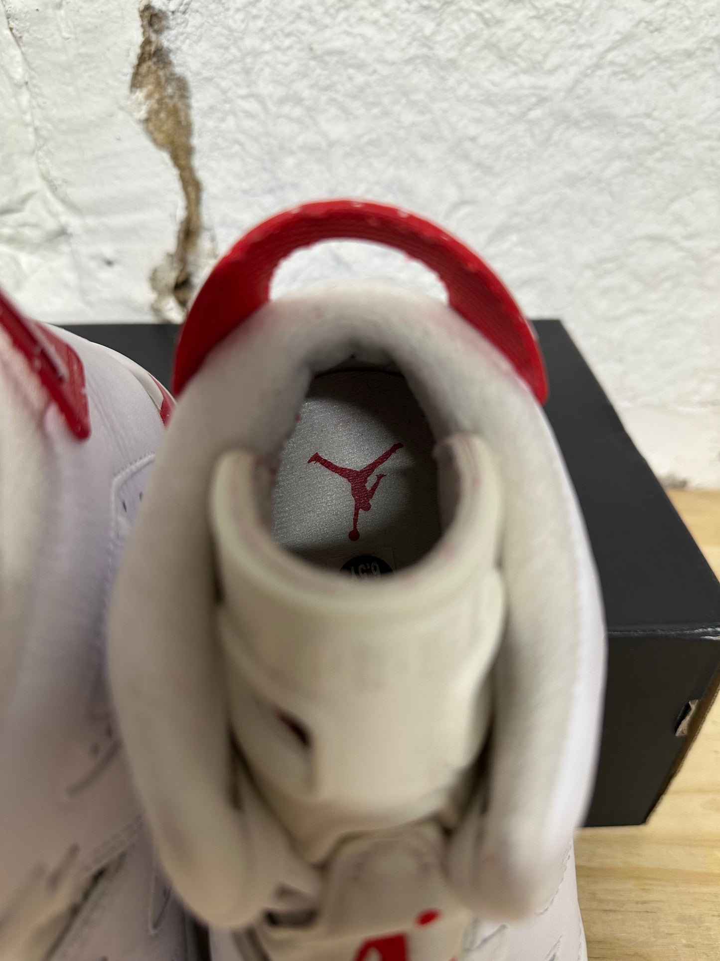 Air Jordan 6 Red Oreo Sz 6.5Y