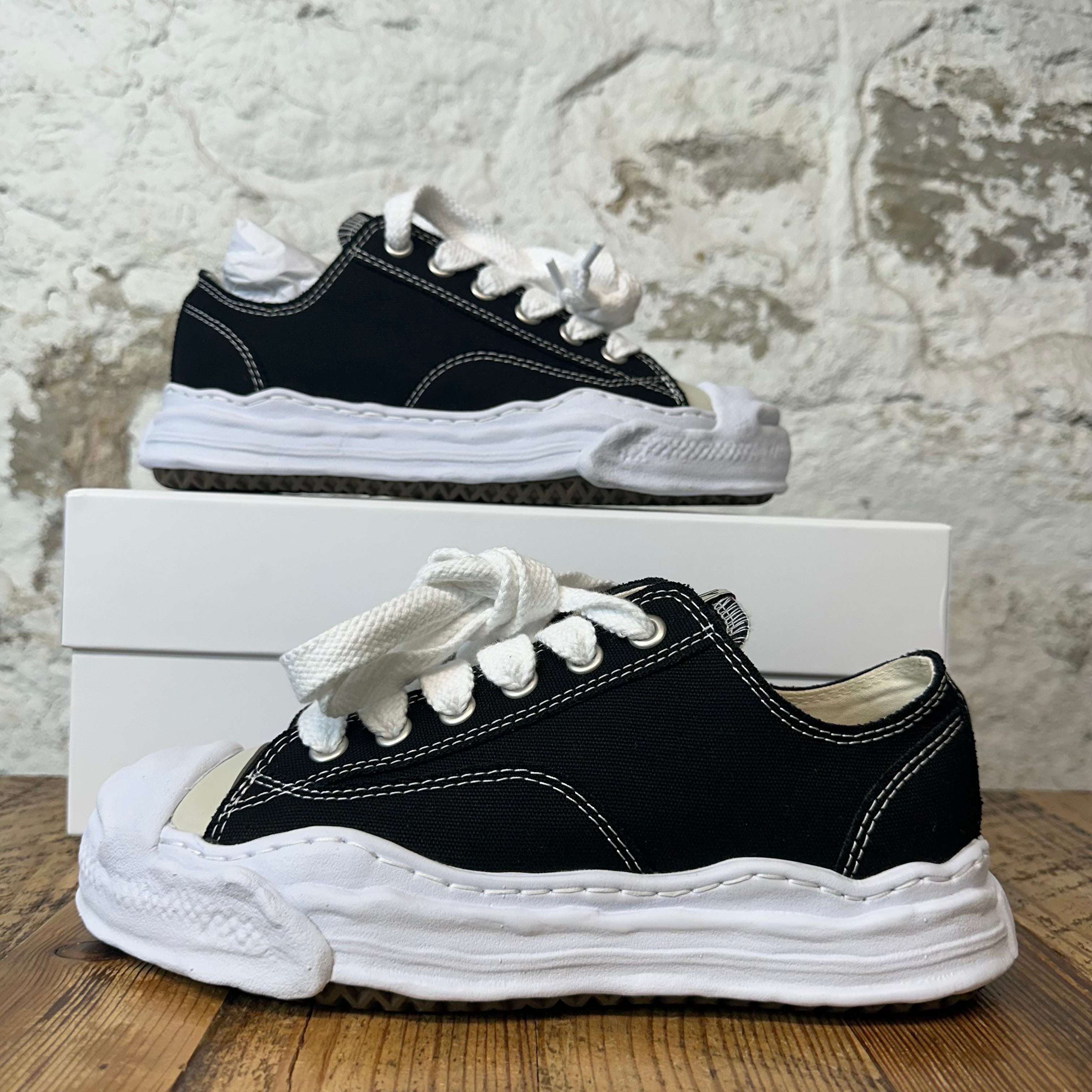 Maison Mihara Black White Hank Sneaker Sz 7 (40) DS