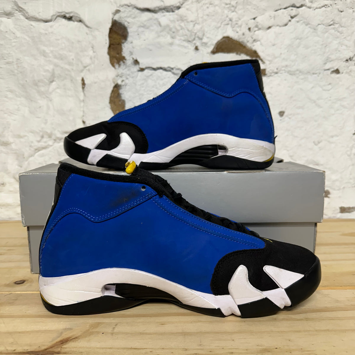 Air Jordan 14 Laney (2023) Sz 9