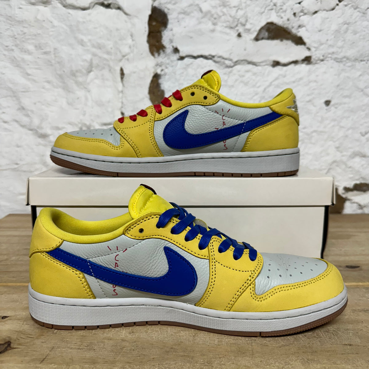Air Jordan 1 Low Travis Scott Canary Yellow Sz 9 (10.5W)