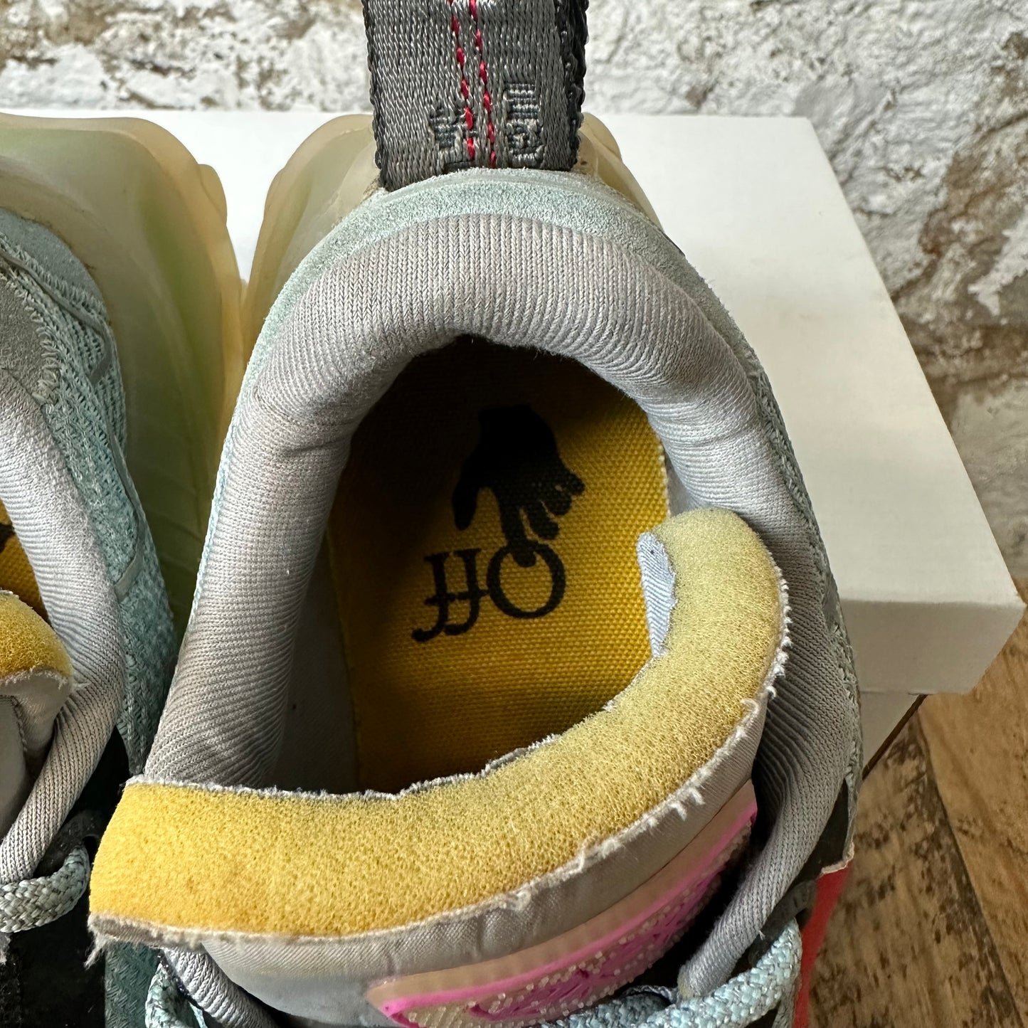 Off-White Odyssey Green Blue Sz 7 (40) No Box