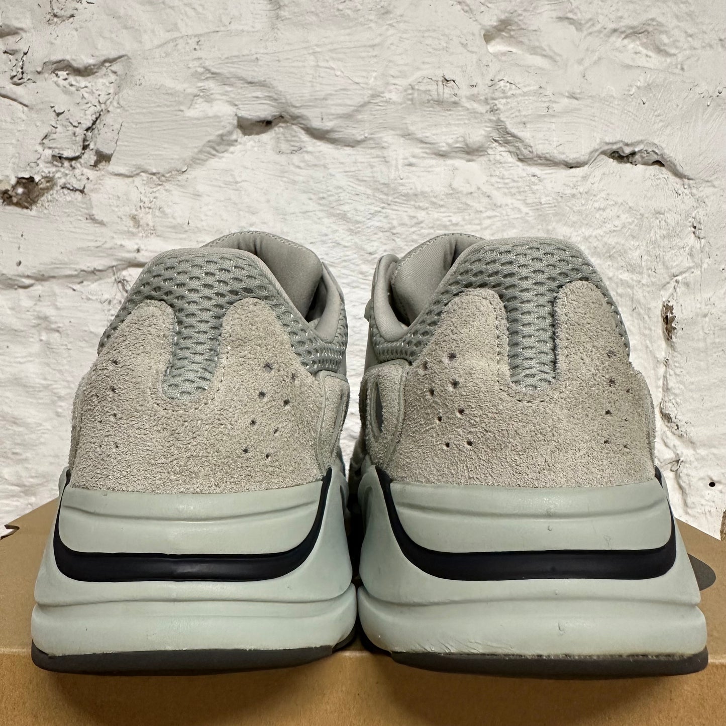 Yeezy 700 Salt Sz 11