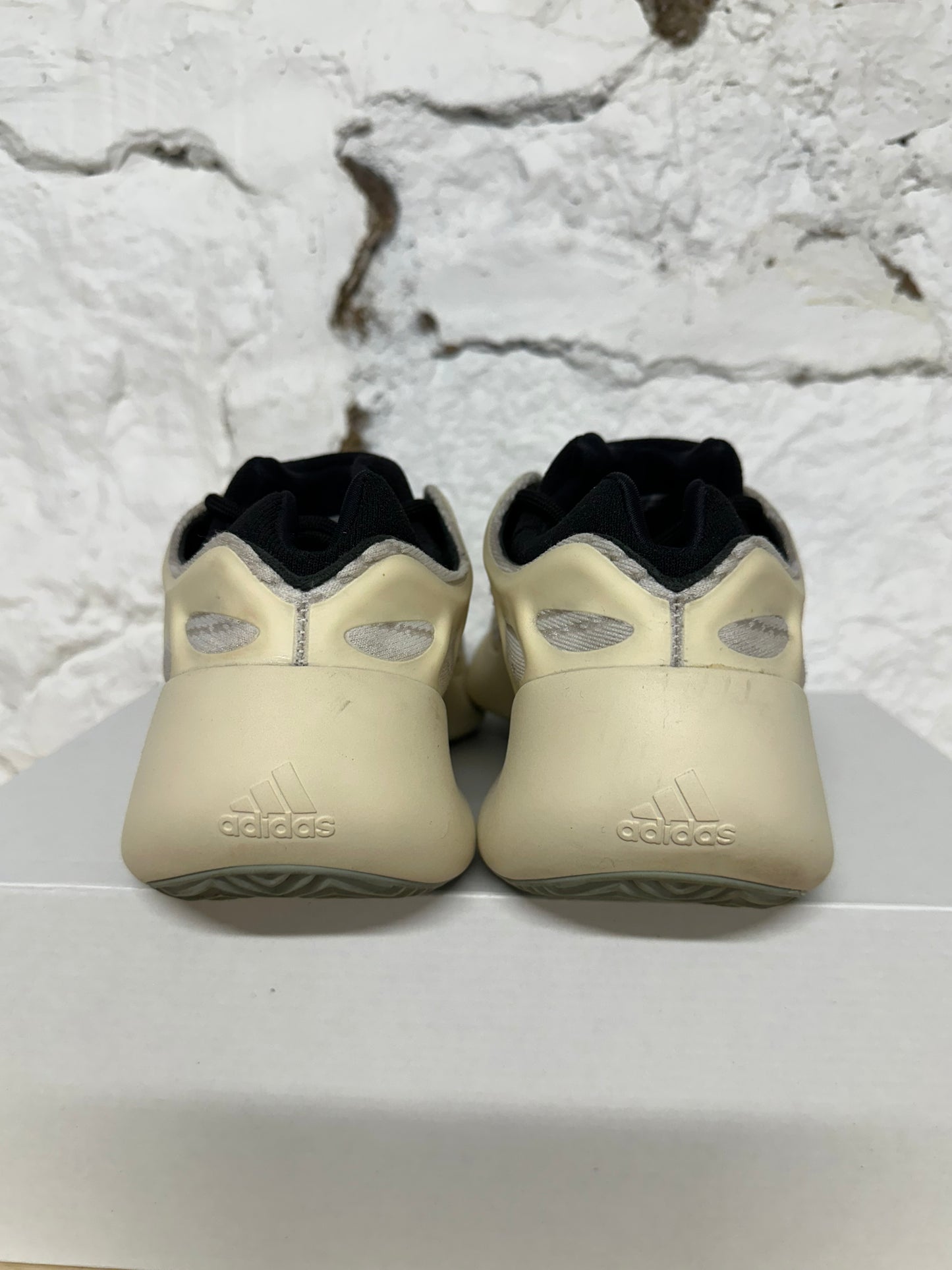 Yeezy 700 V3 Azael Sz 8.5