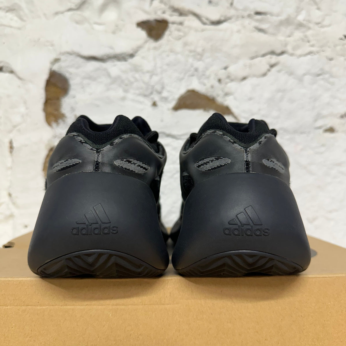 Yeezy 700 V3 Dark Glow Sz 12