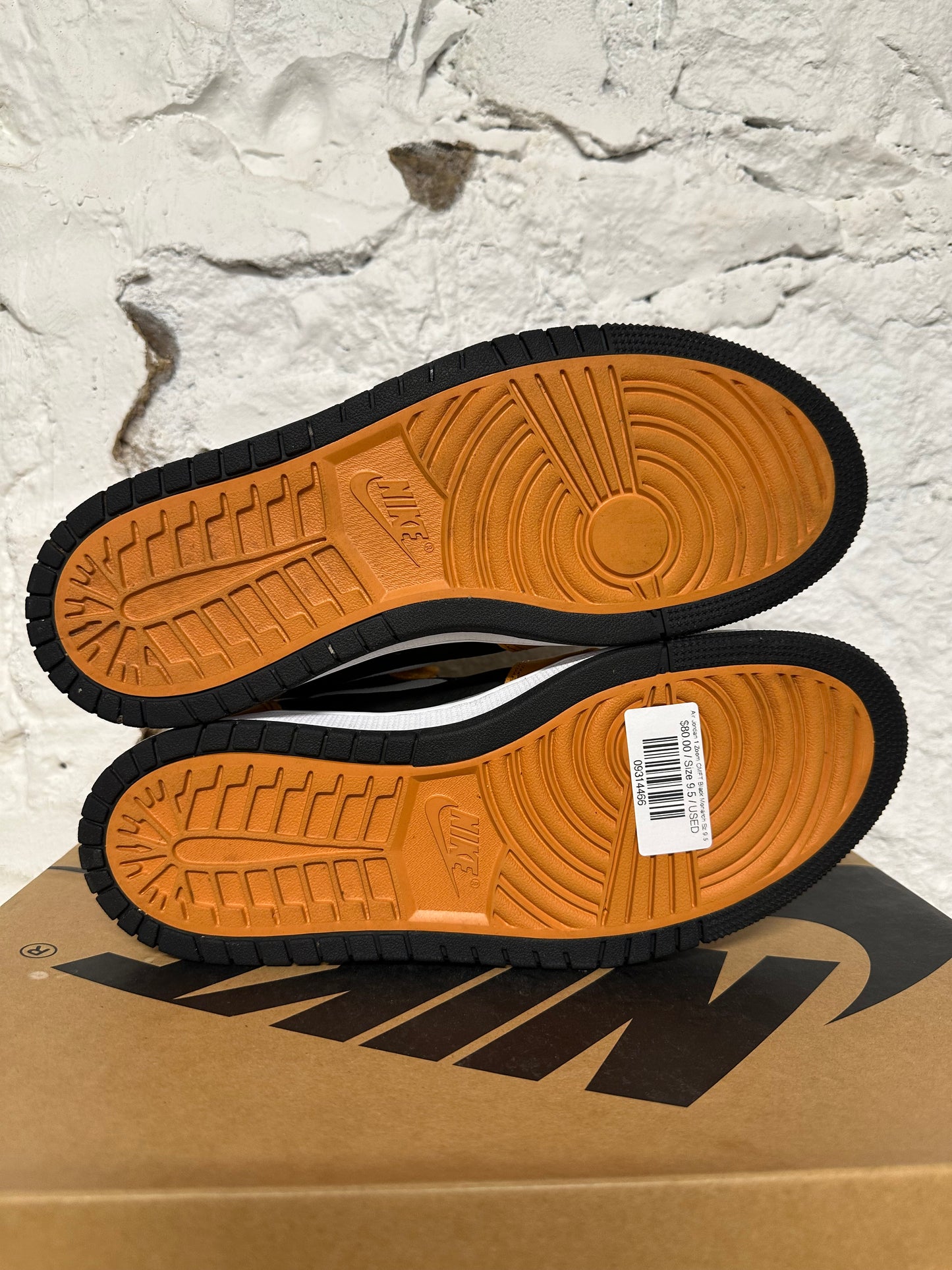 Air Jordan 1 High Zoom CMFT Black Monarch Sz 9.5