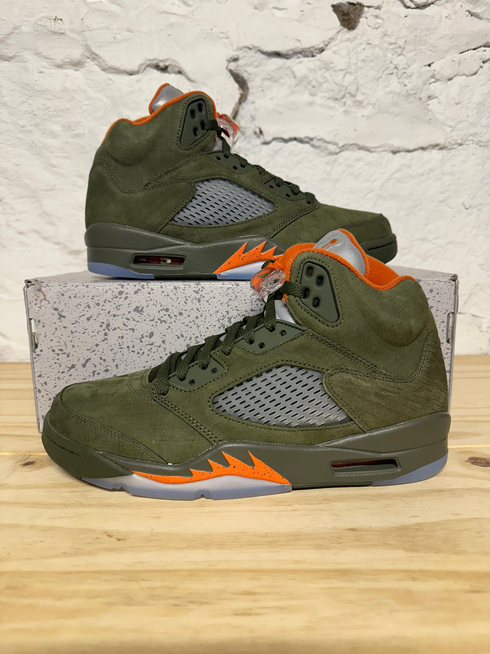 Air Jordan 5 Olive Sz 9.5 DS