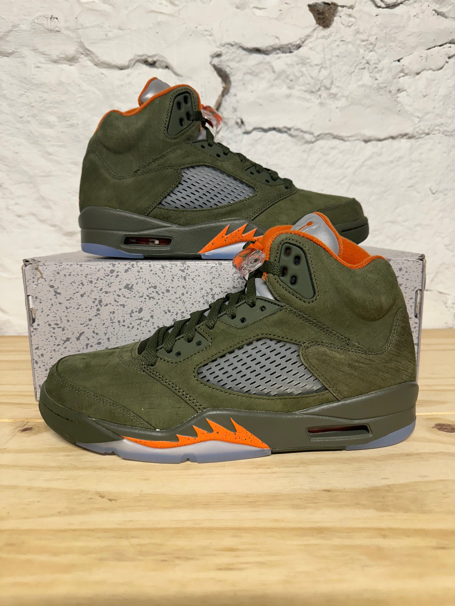 Air Jordan 5 Olive Sz 9.5 DS