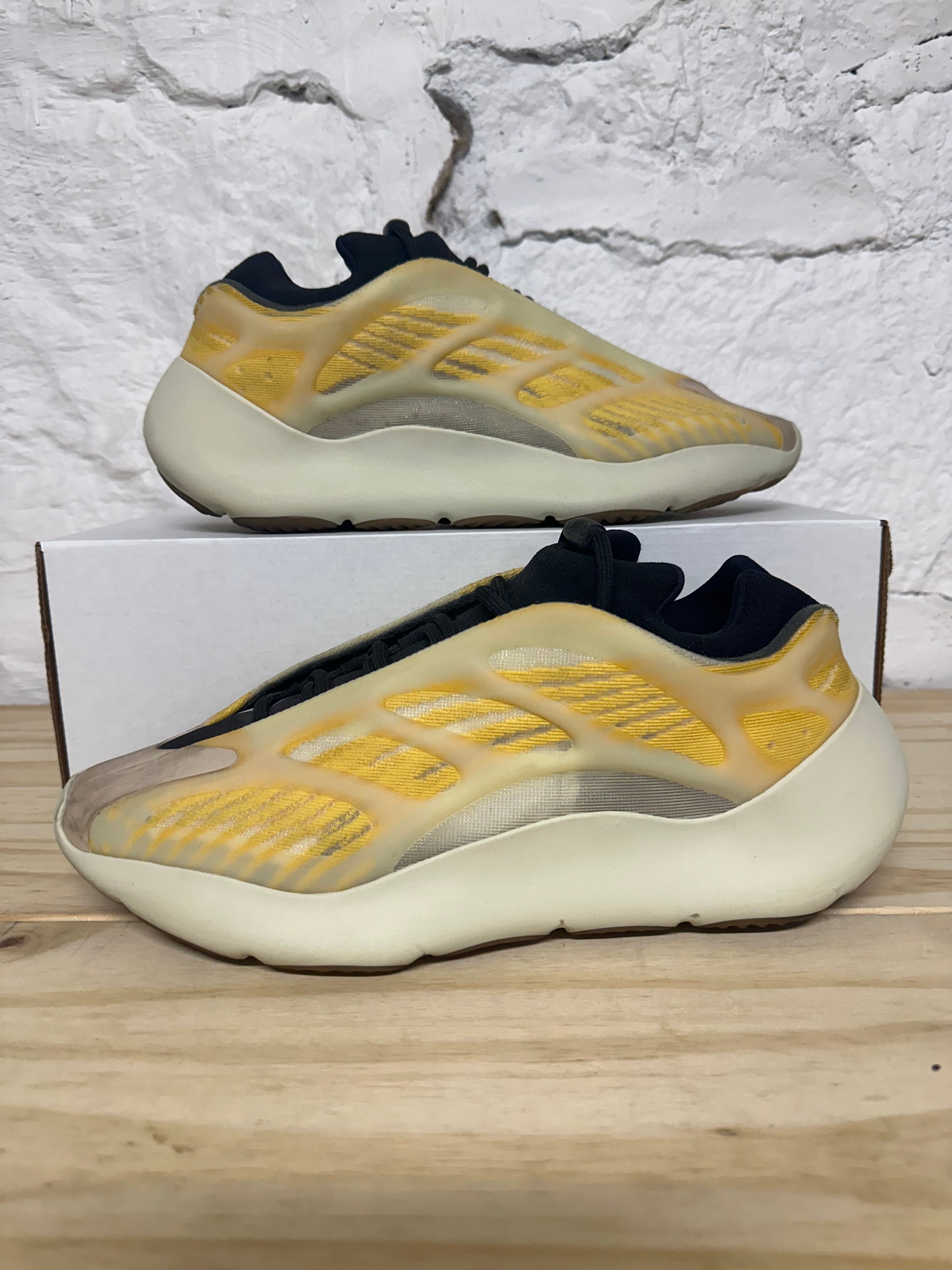 Yeezy 700 V3 Mono Safflower Sz 10.5