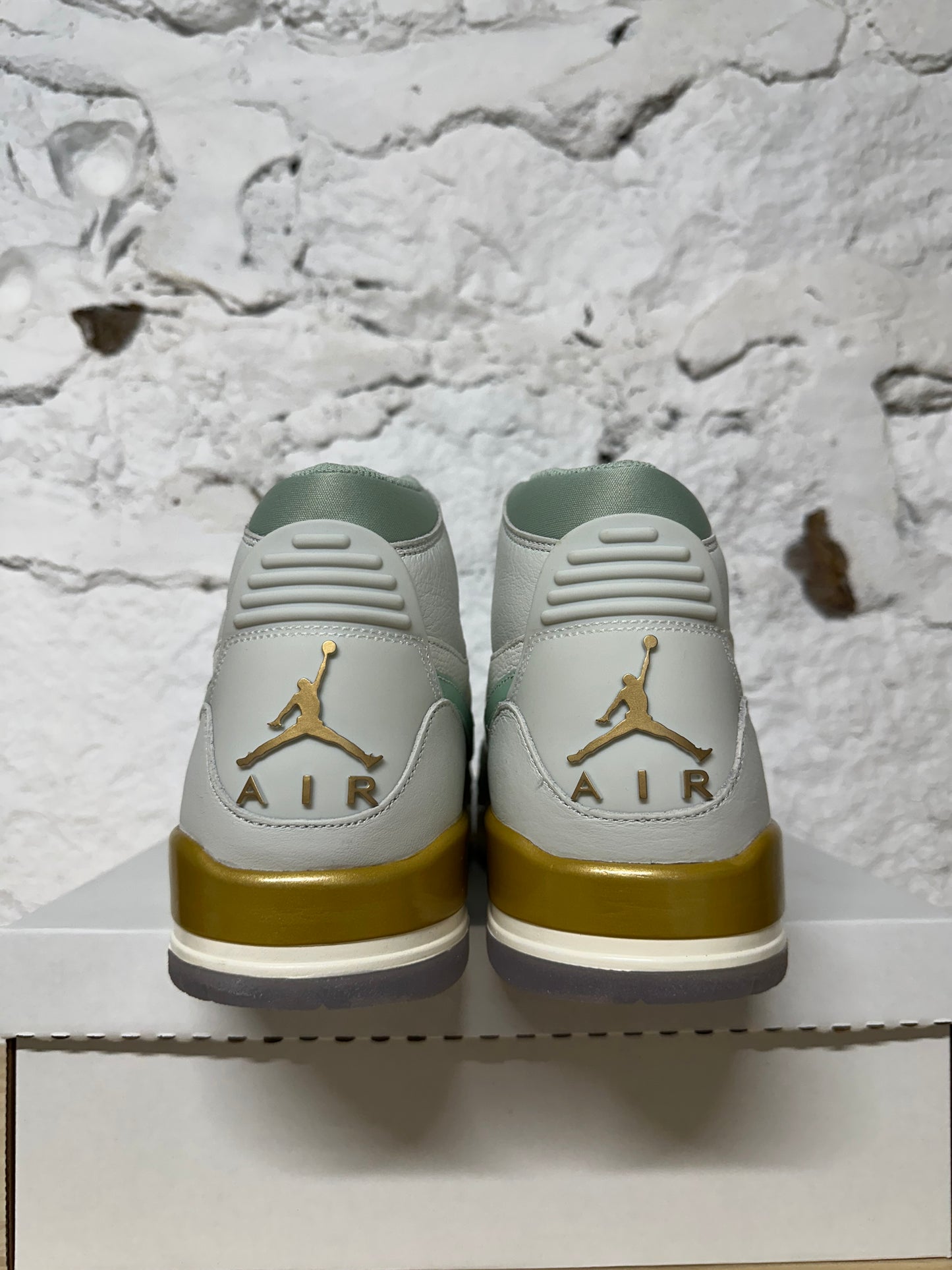Air Jordan Legacy 312 Pistachio Frost Sz 14 DS