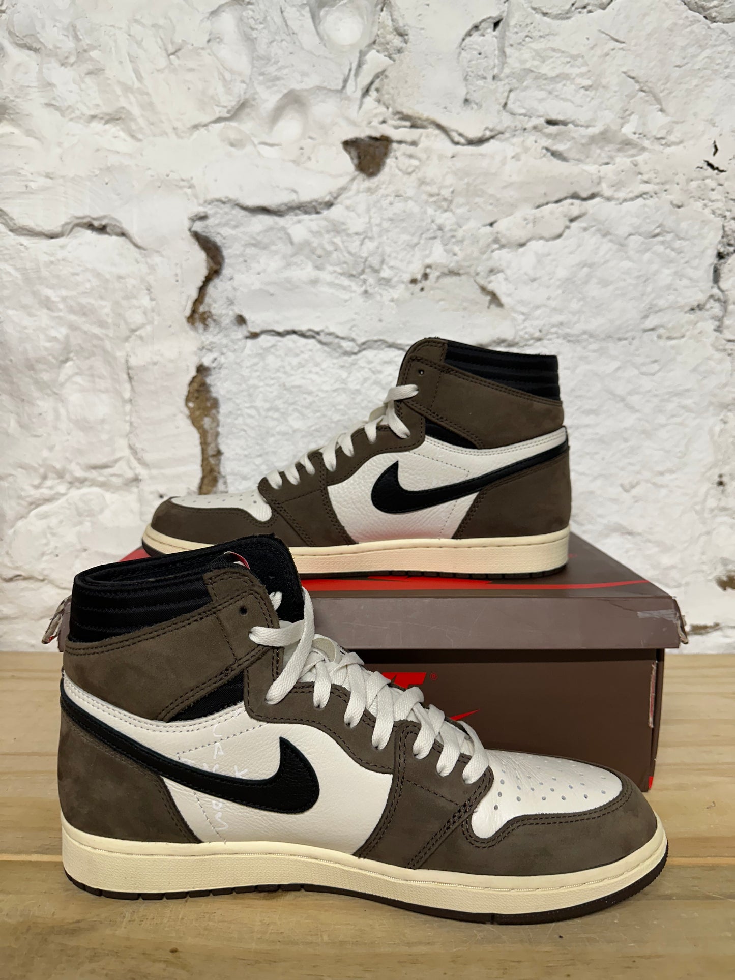 Air Jordan 1 High Travis Scott Mocha Sz 10.5