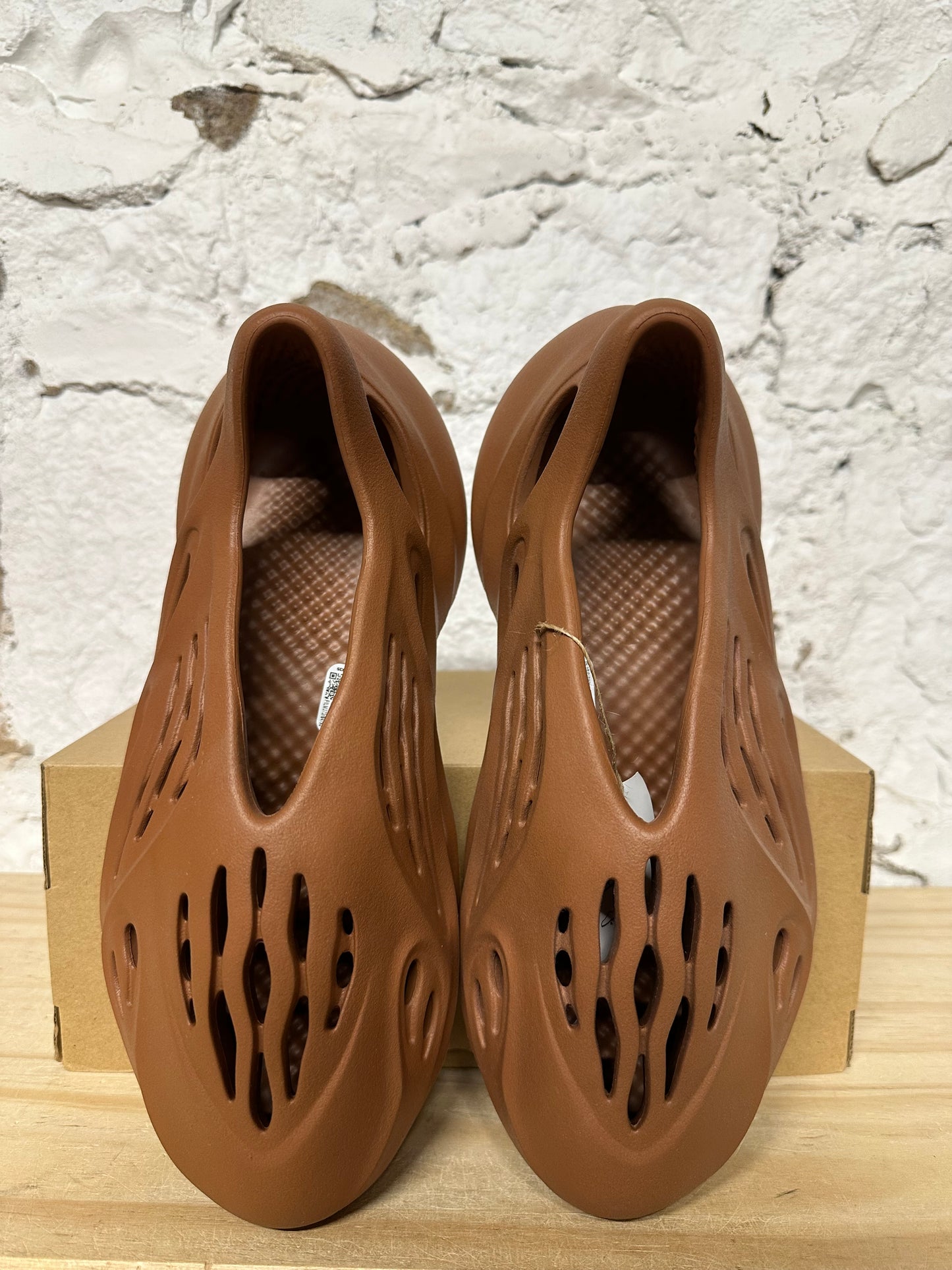 Yeezy Foam Runner Clay Red Sz 9 DS