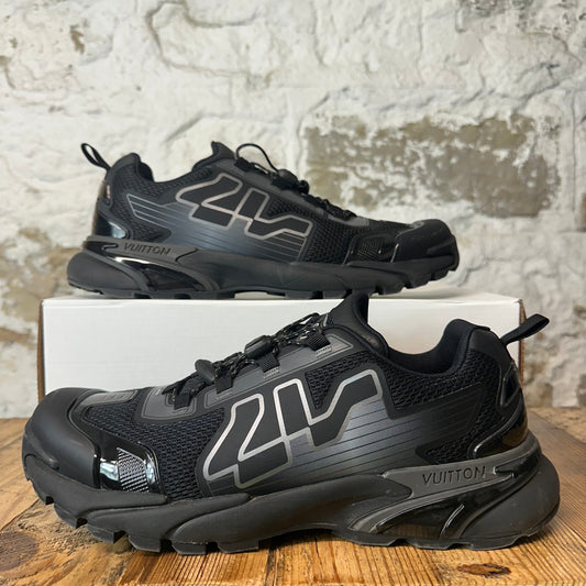 Louis Vuitton Triple Black Tatic Runner Sneaker Sz 10.5 (9LV)