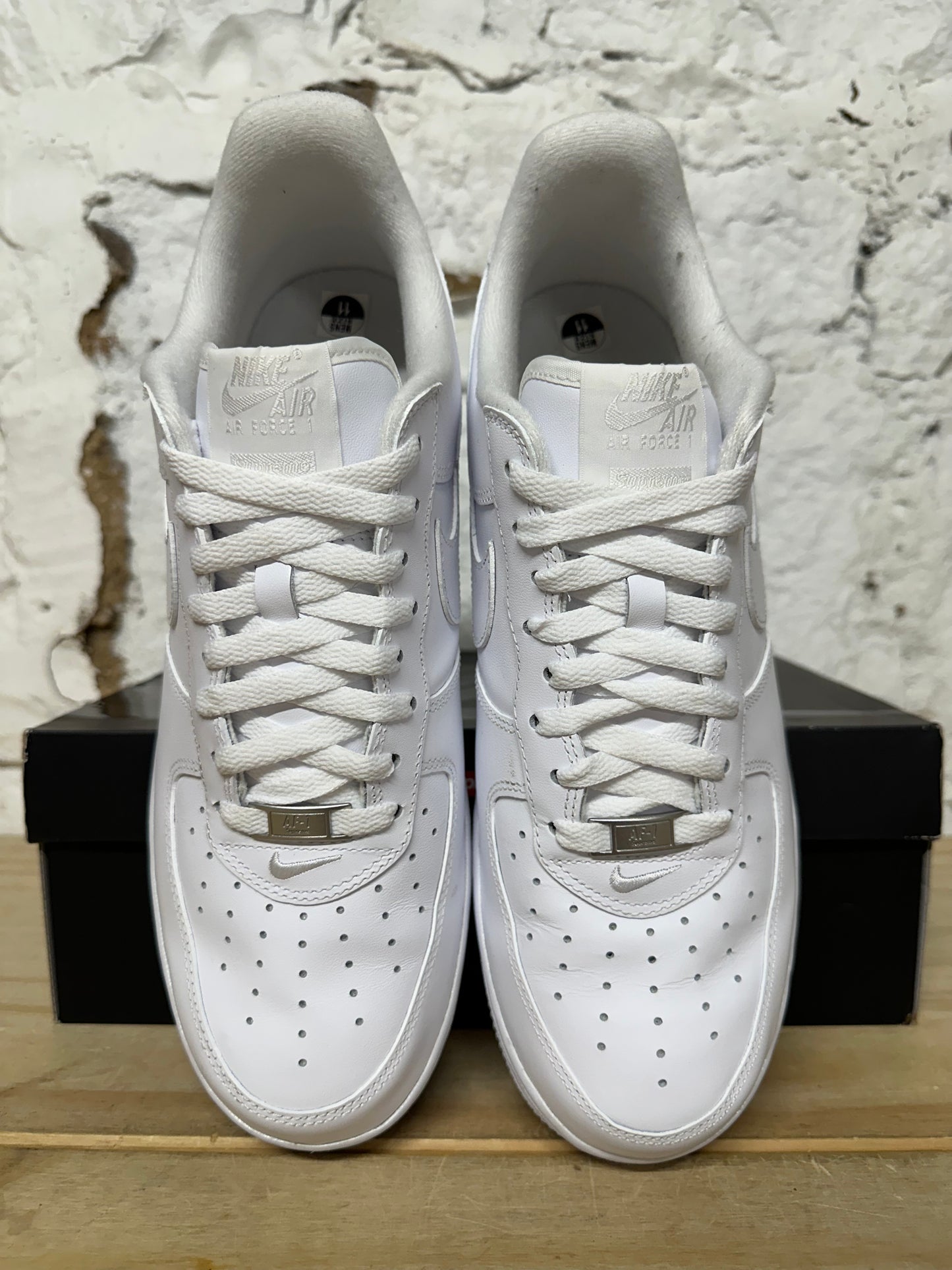 Nike Air Force 1 Low Supreme White Sz 11