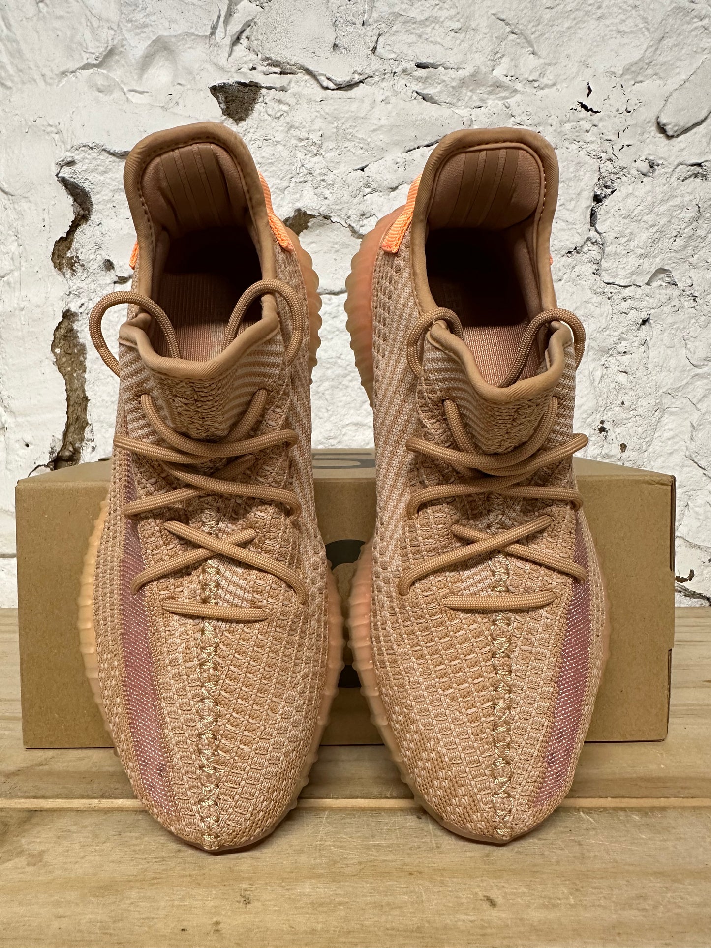 Yeezy 350 V2 Clay Sz 9.5