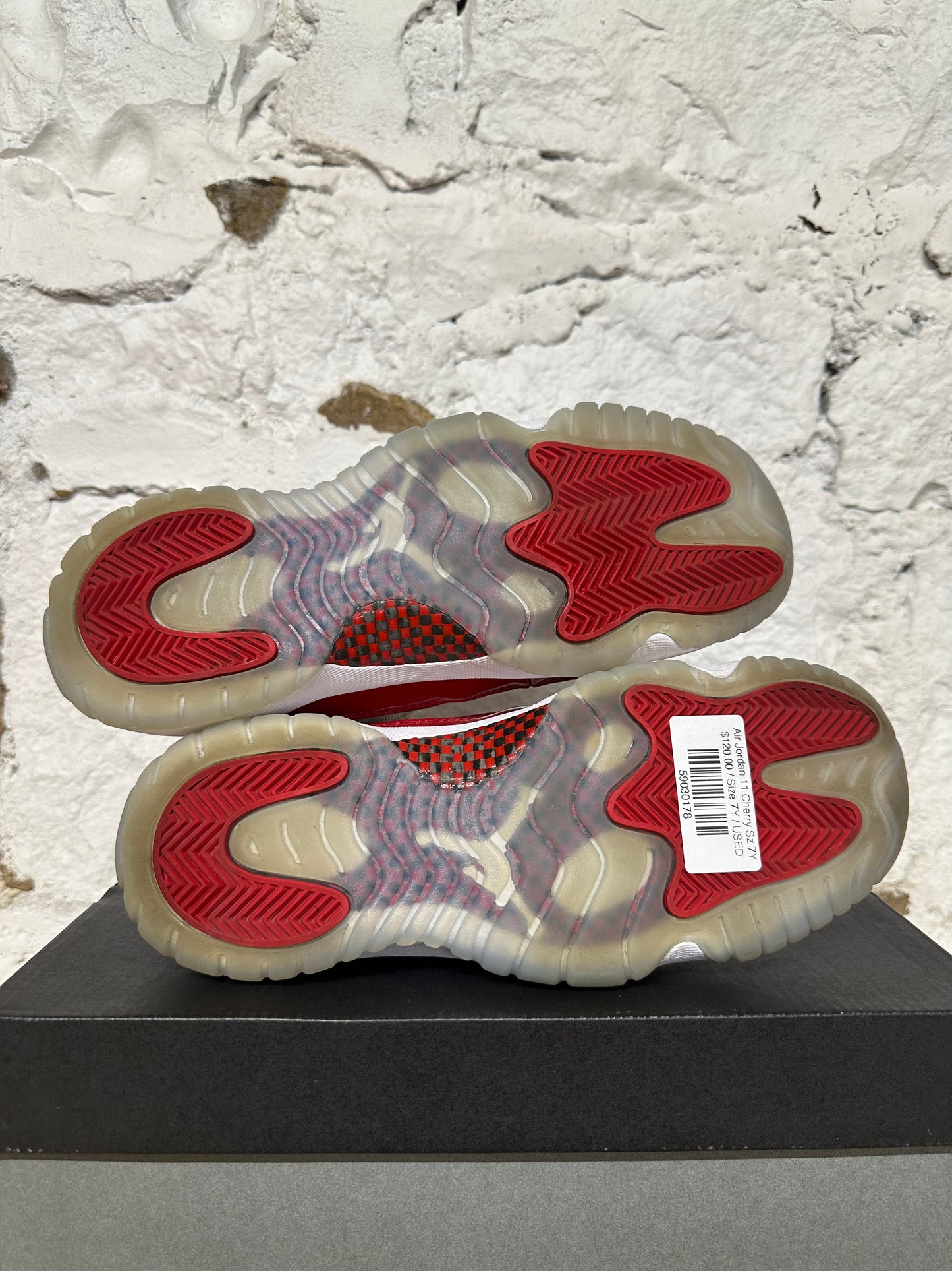 Air Jordan 11 High Cherry Sz 7Y