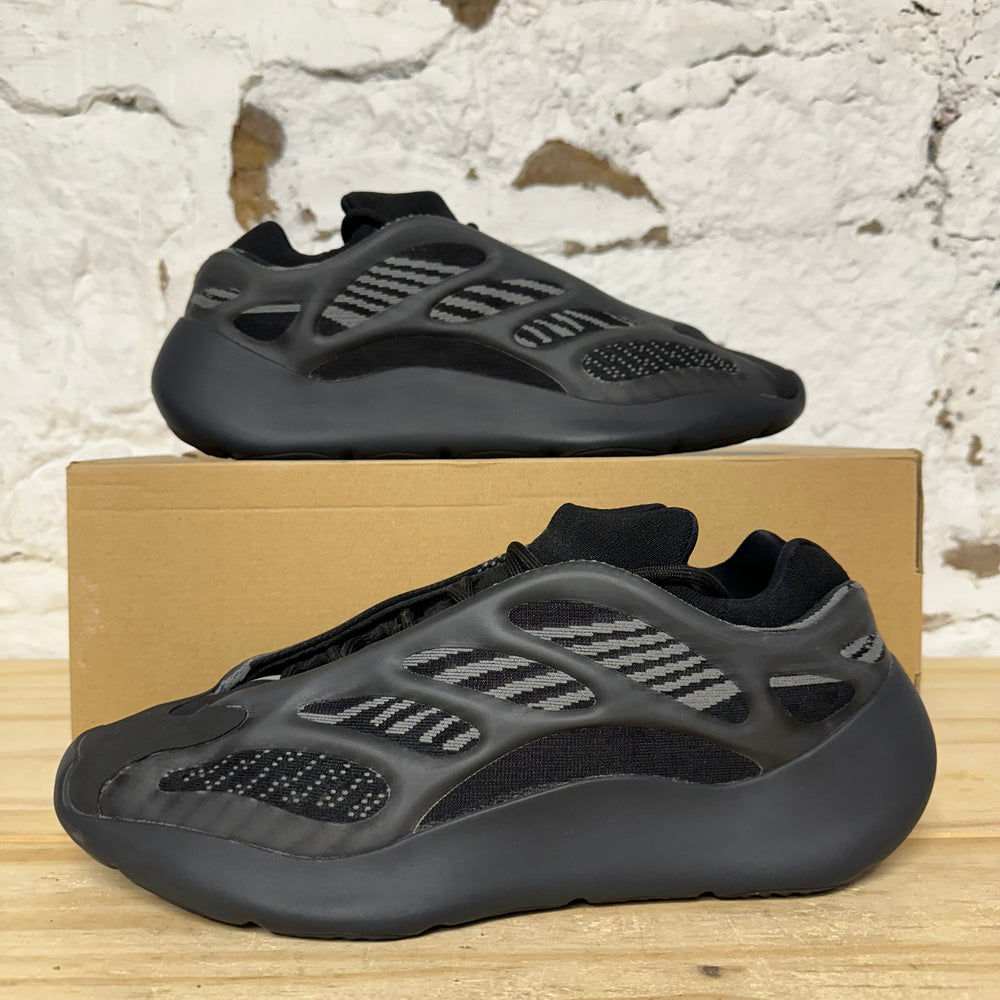 Yeezy 700 V3 Dark Glow Sz 12