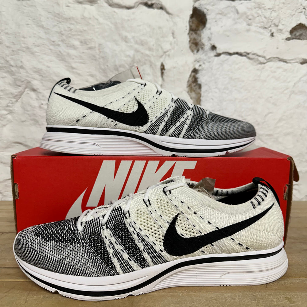 Nike Flyknit Trainer White Black Sz 9.5 DS