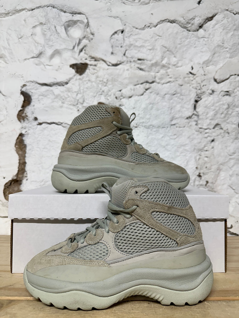 Yeezy Desert Boot Salt Sz 4