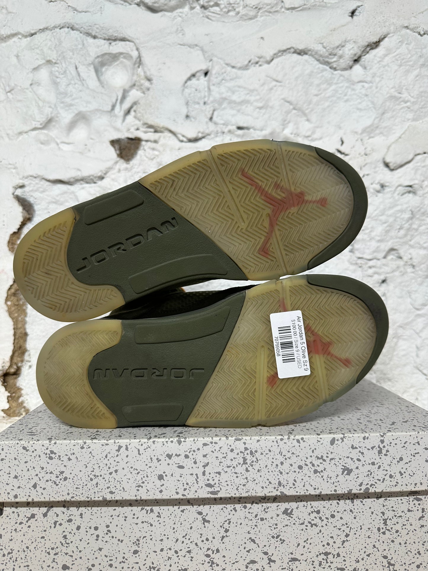 Air Jordan 5 Olive Sz 9