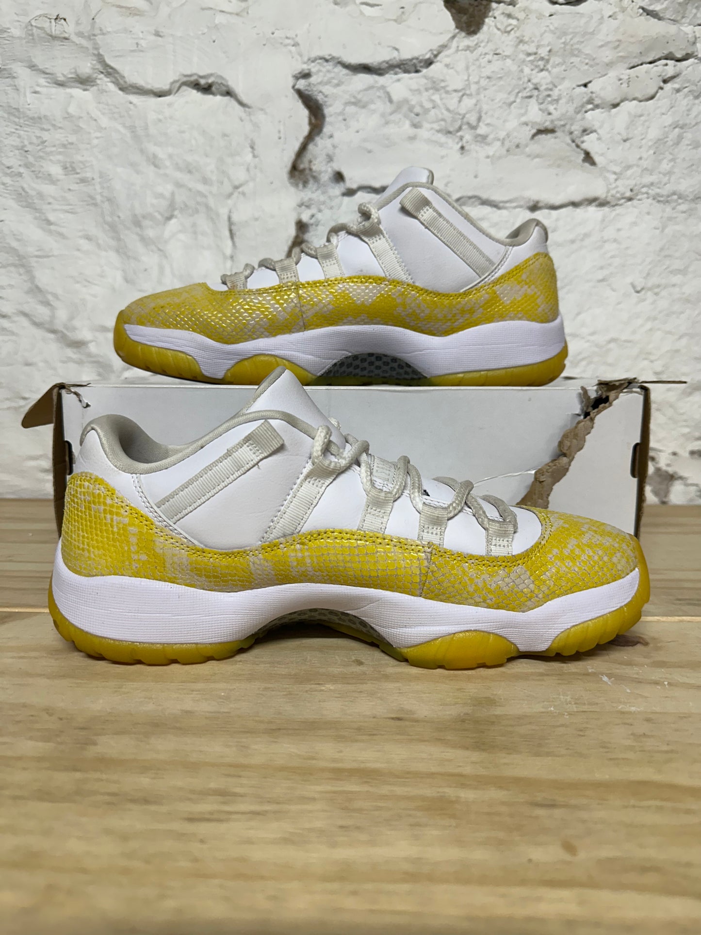 Air Jordan 11 Low Yellow Snakeskin Sz 8.5 (10W)