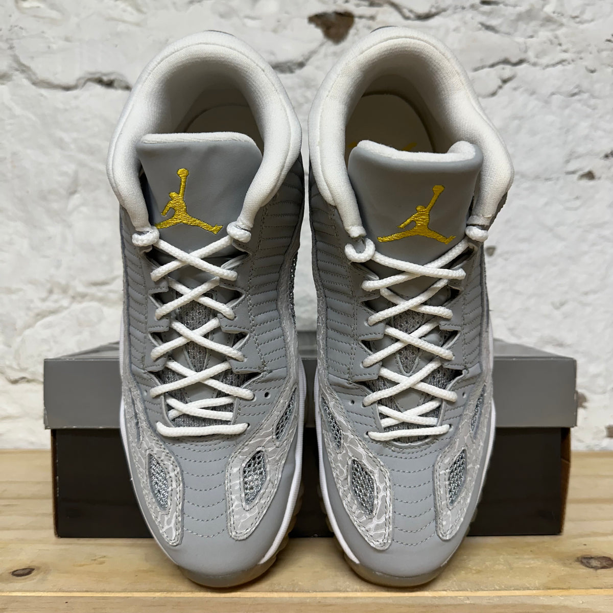 Air Jordan 11 Low IE Silver Zest Sz 10 DS