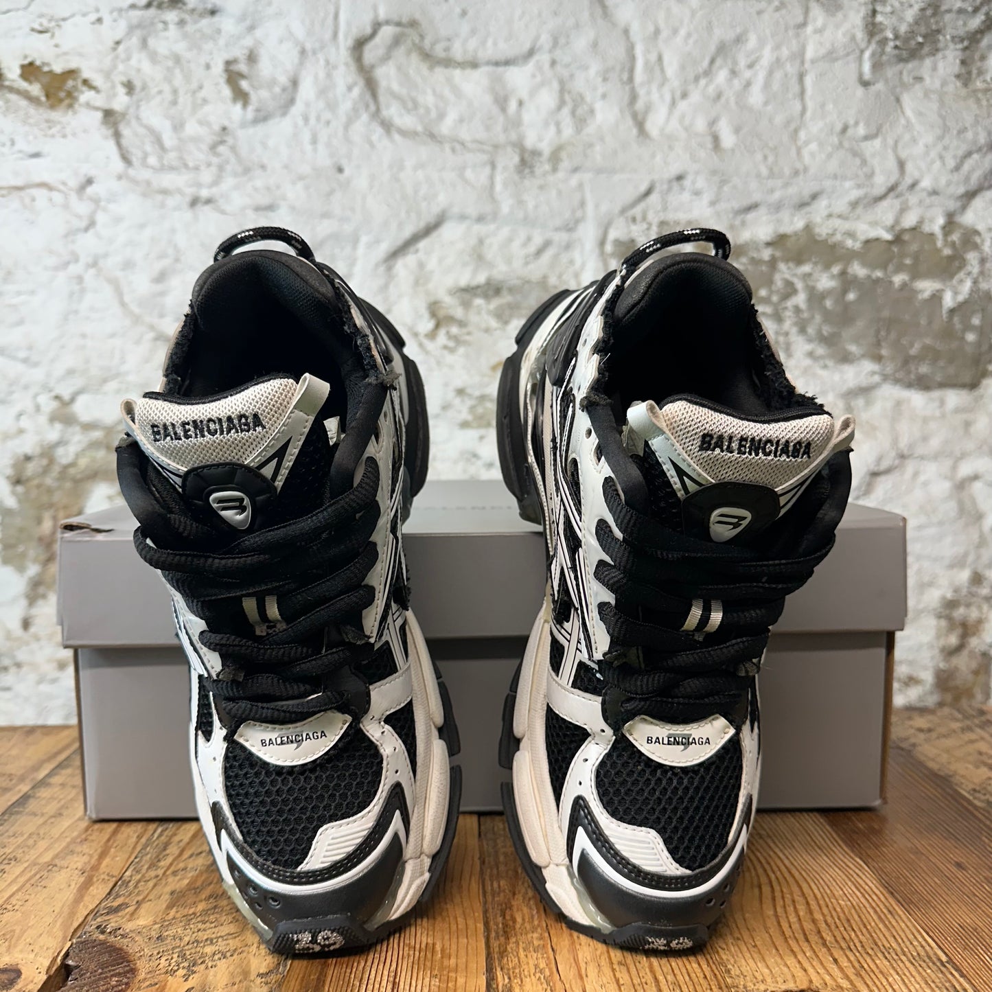 Balenciaga Runner Black White Sneaker Sz 6.5 (39)