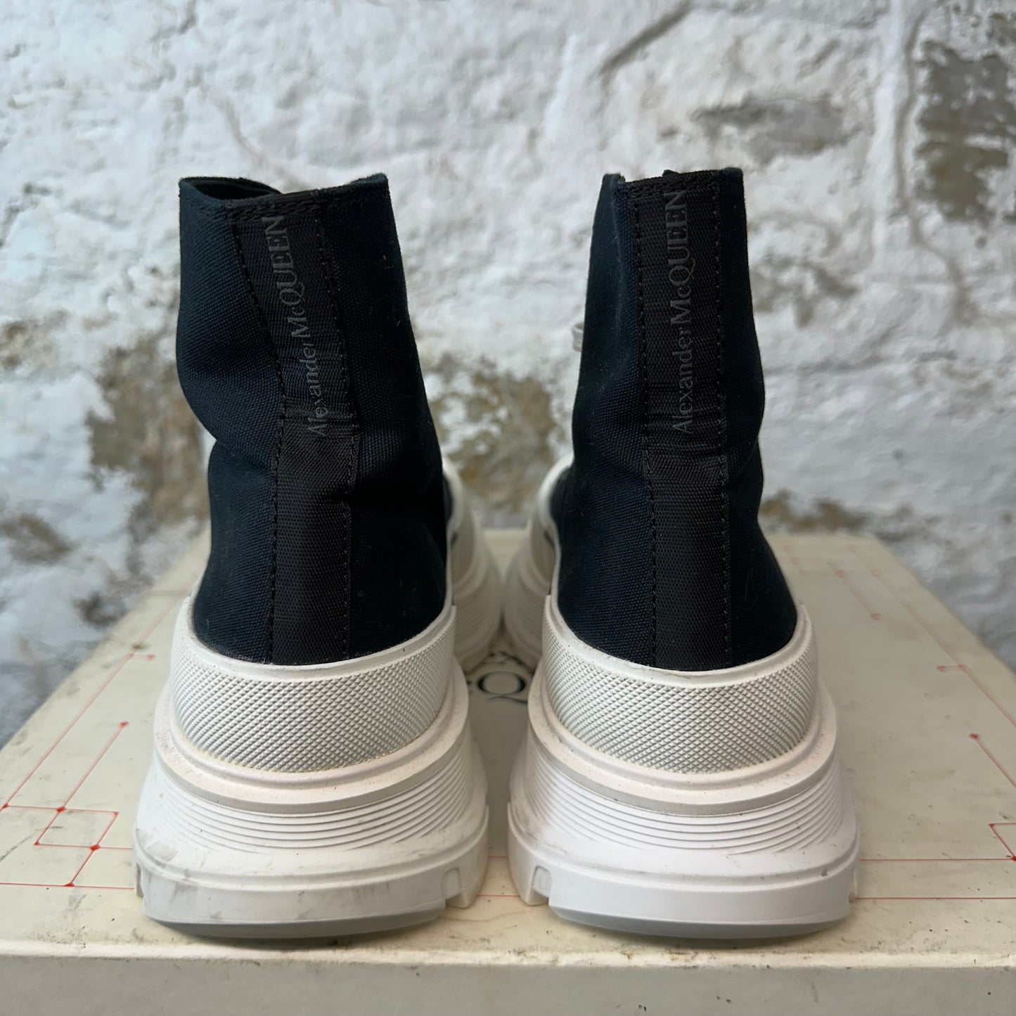 Alexander Mcqueen High Black White Tread Boot Sz 8 (41)