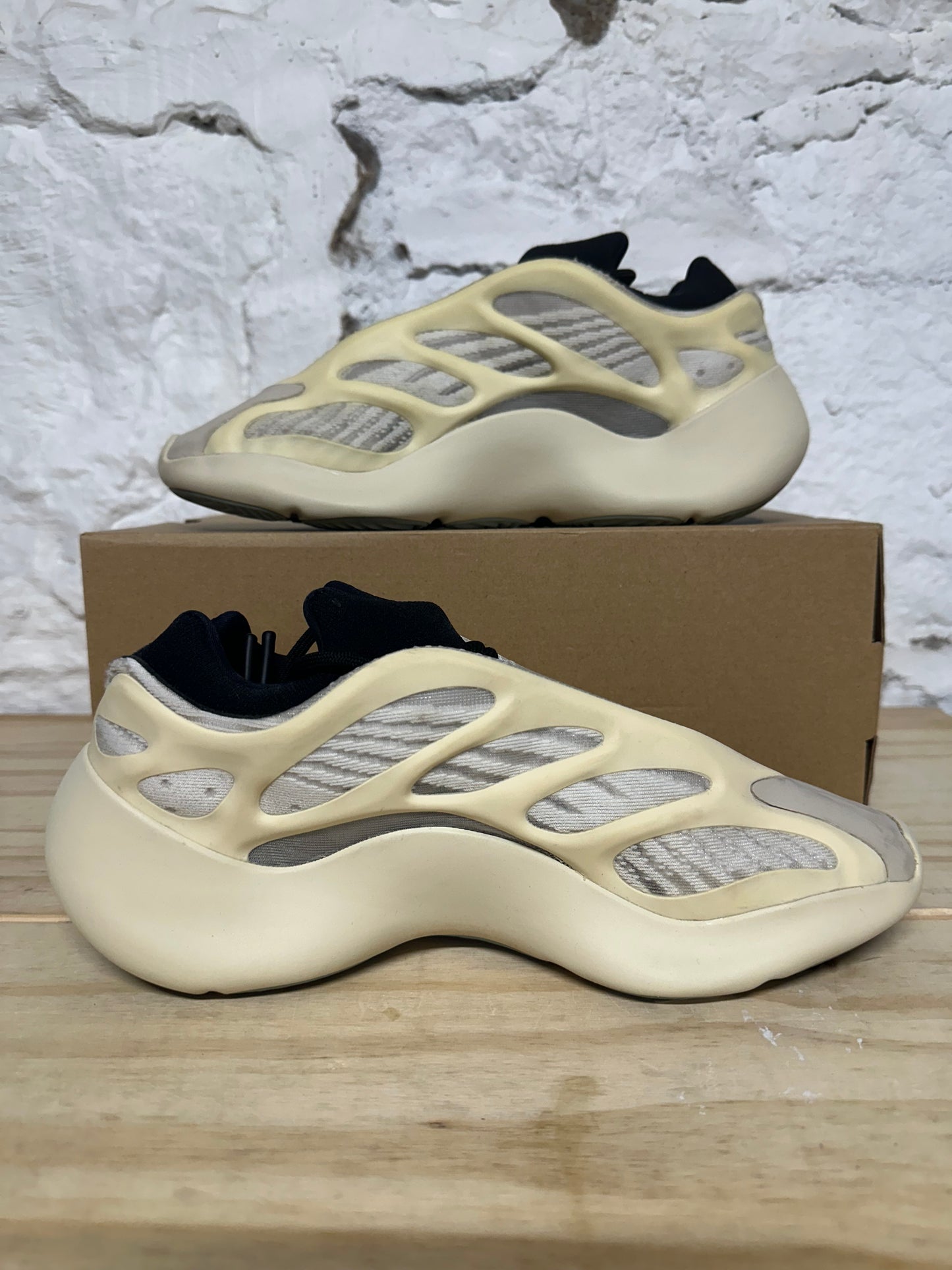 Yeezy 700 V3 Azael Sz 8.5