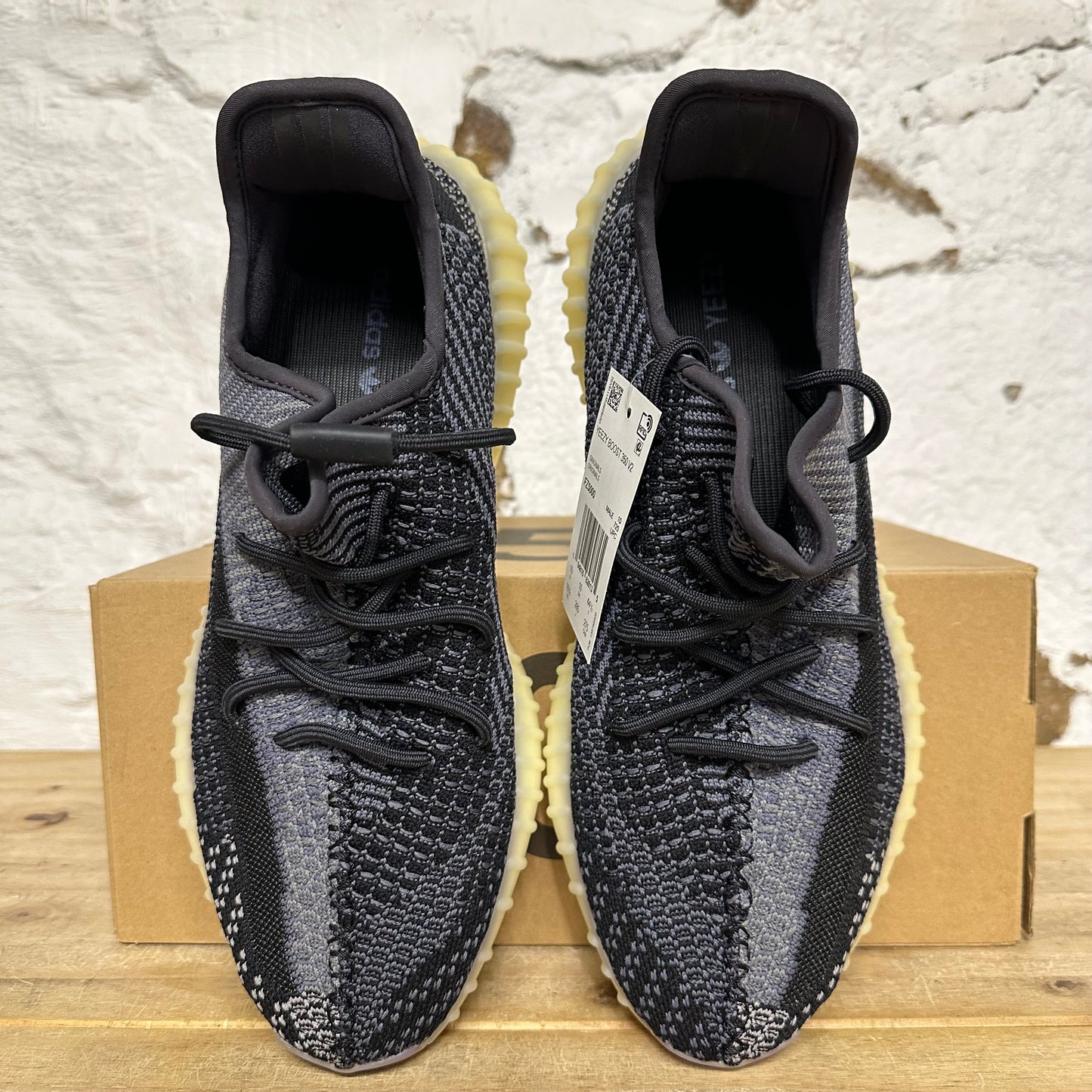 Yeezy 350 V2 Carbon Sz 10.5 DS