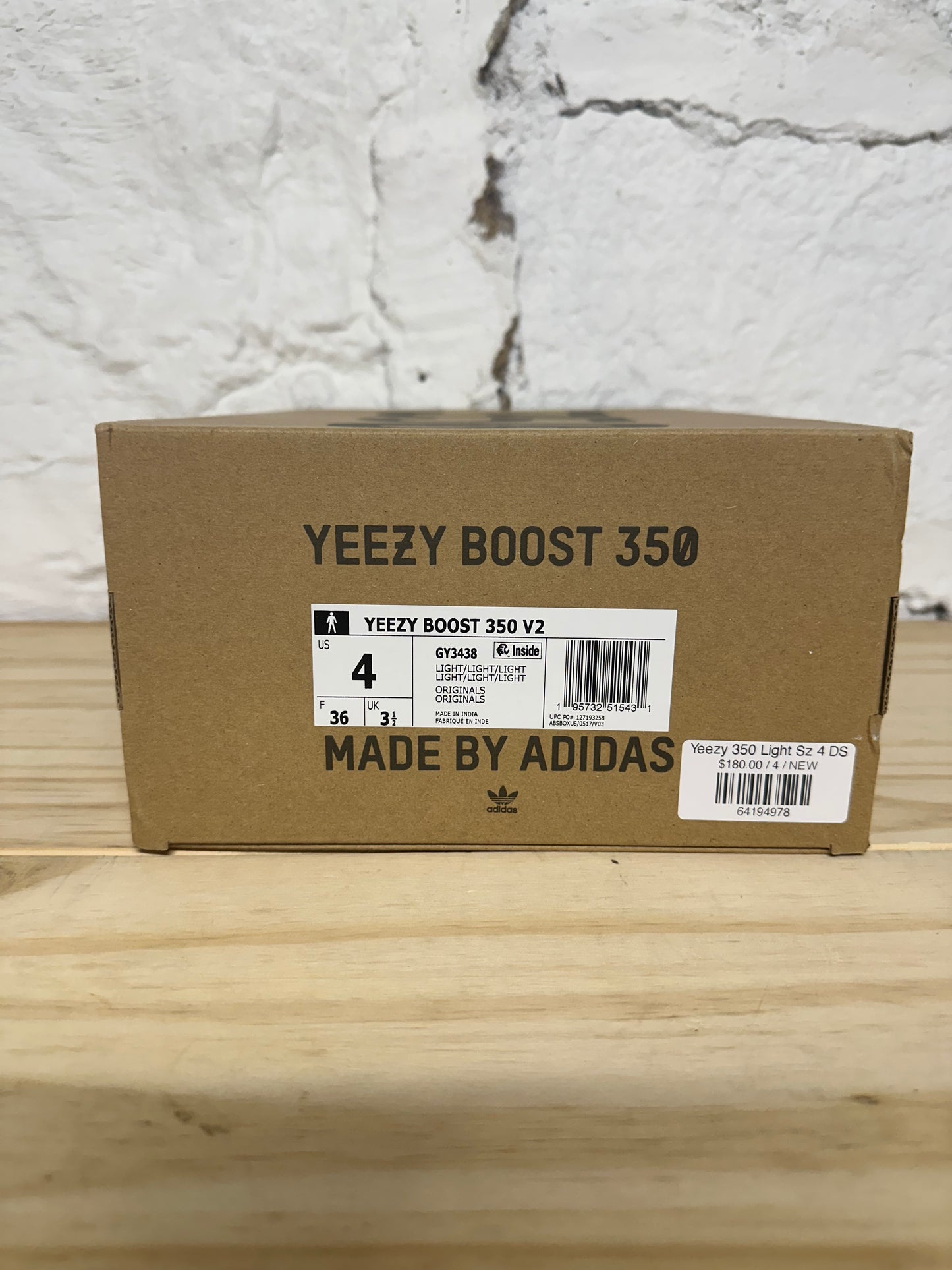 Yeezy 350 V2 Light Sz 4 DS
