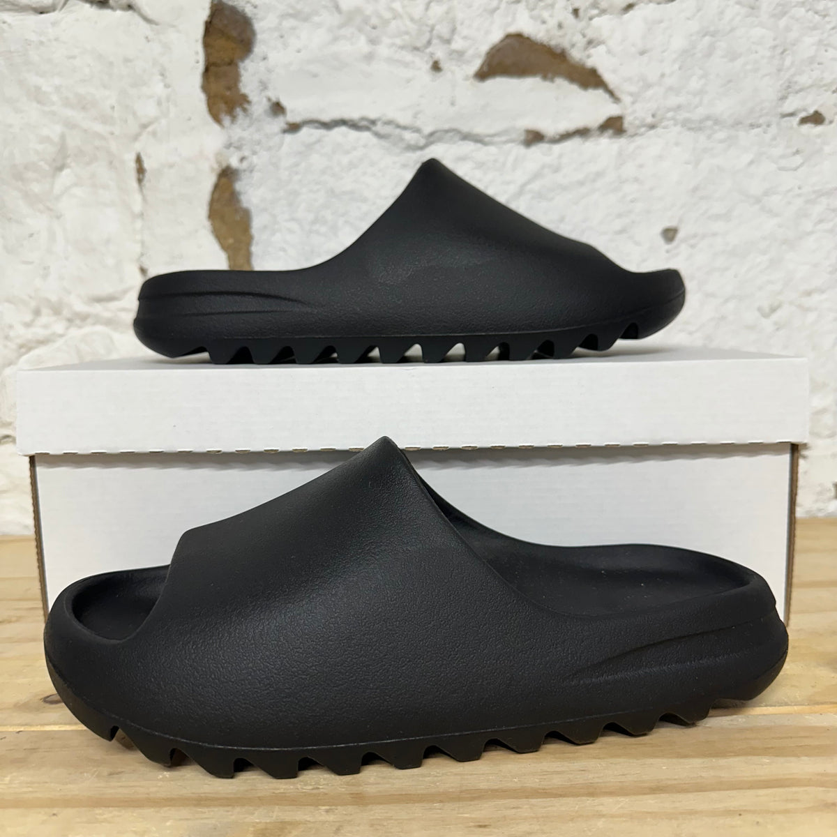 Yeezy Slide 01 Black Sz 10 DS